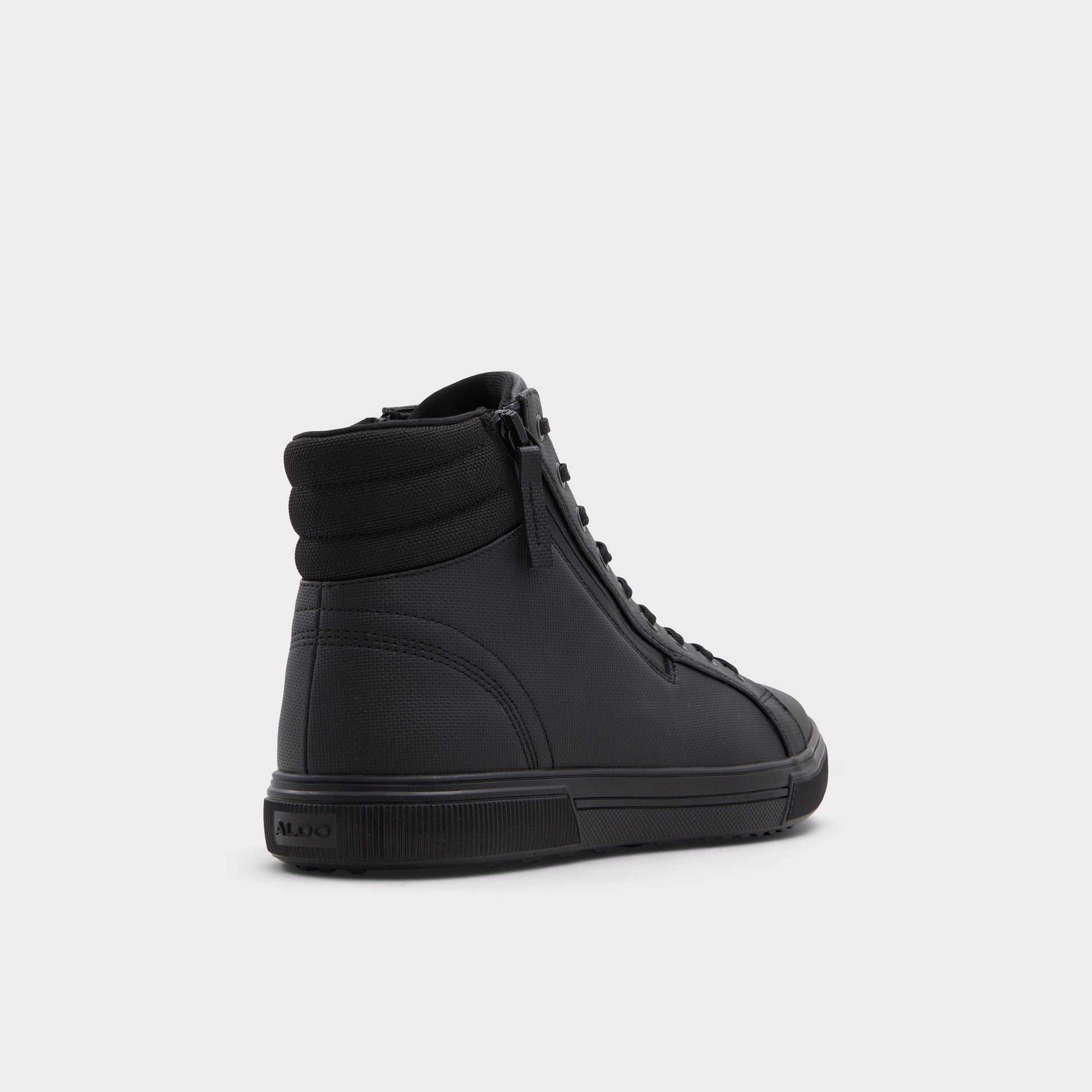 Angle de trois quarts de l'arrière de Autre Noir Preralithh Lace-up boot