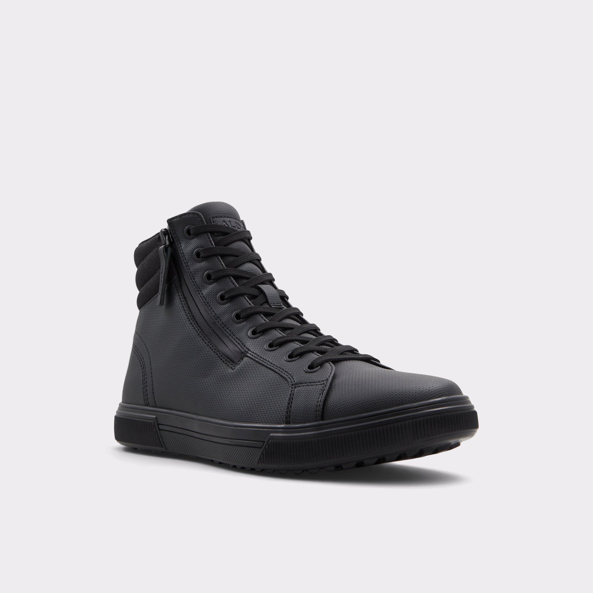 Angle de trois quarts de la face avant de Autre Noir Preralithh Lace-up boot