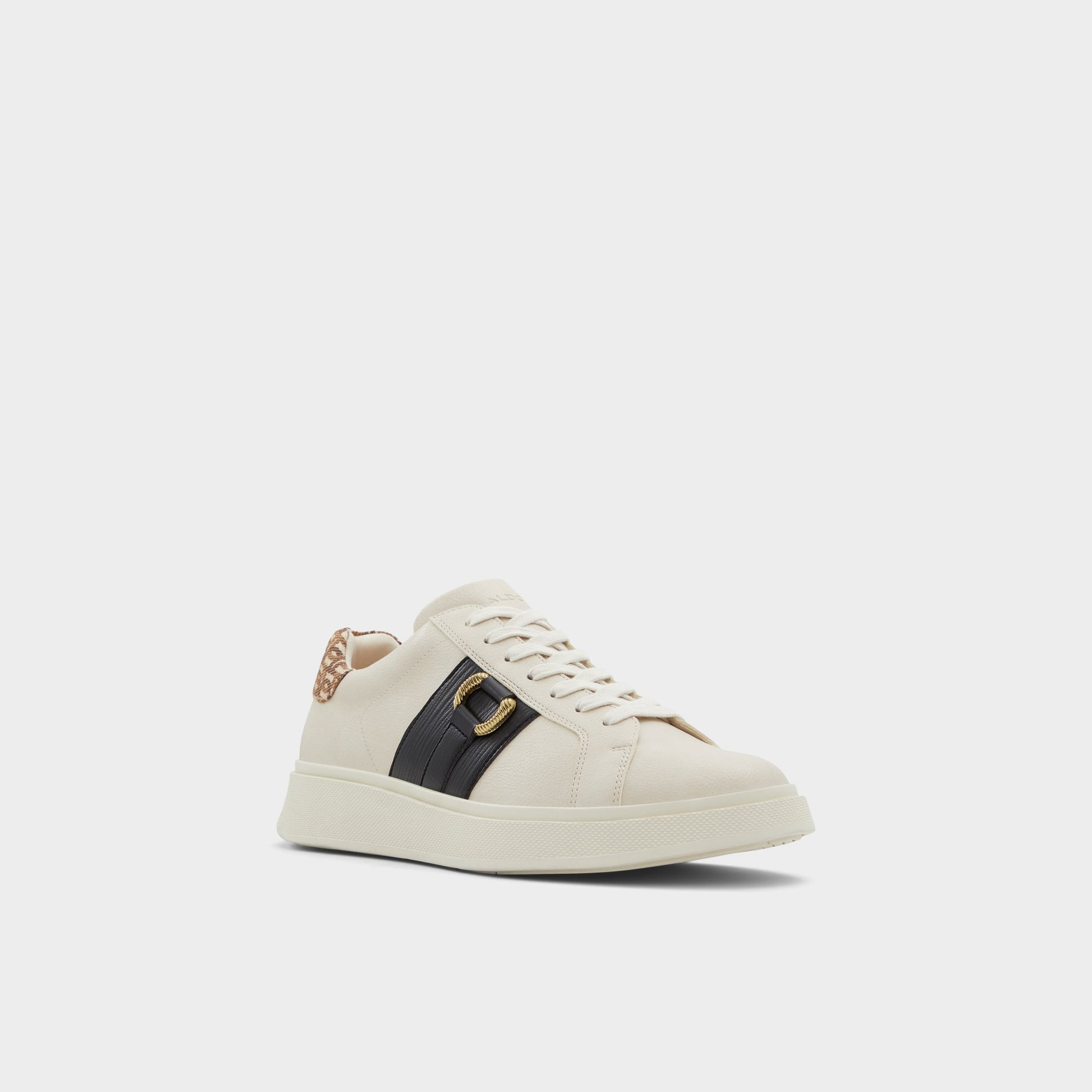 Three-quarter angle of Beige Valdes Low top sneaker's front side