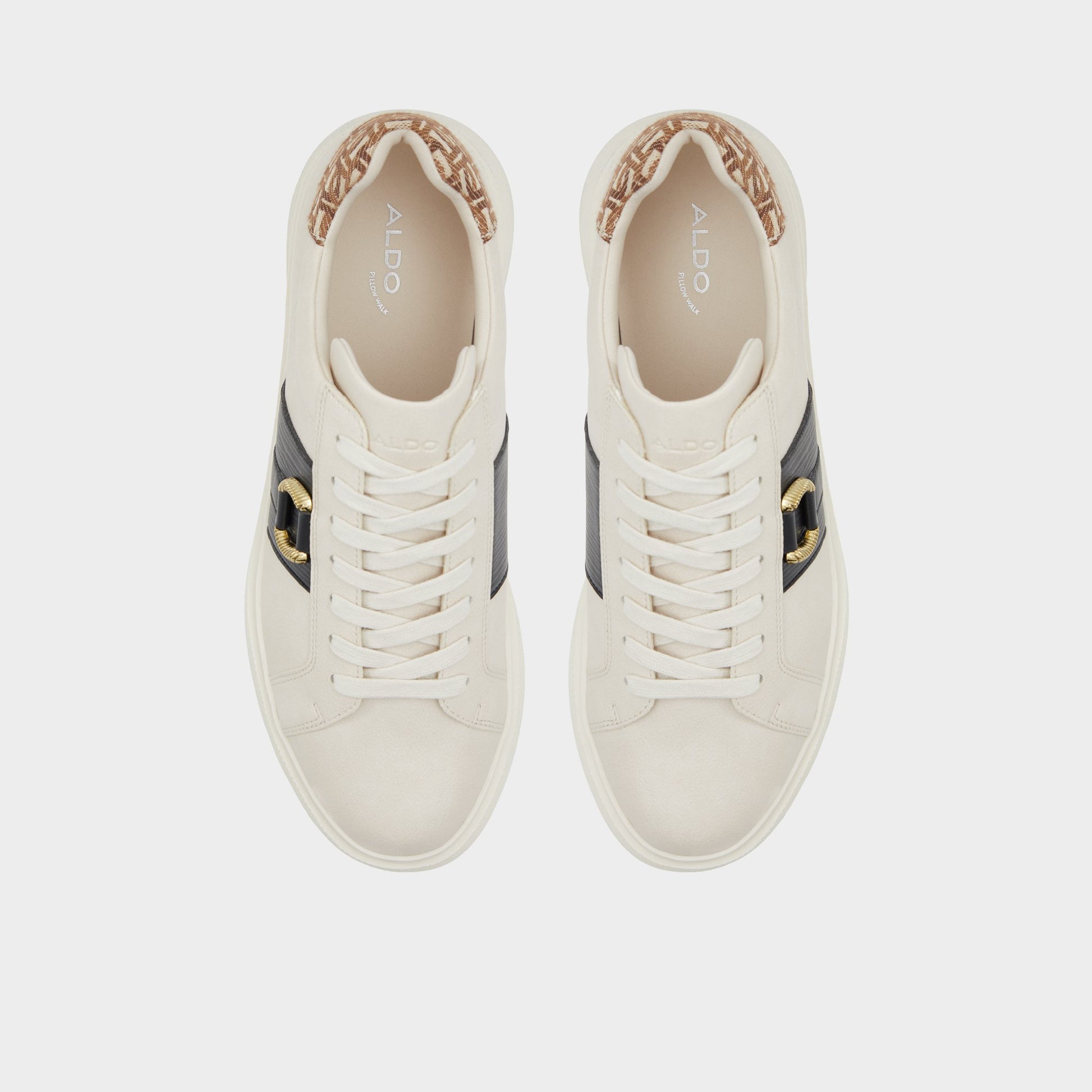 Top-down view of the Beige Valdes Low top sneaker