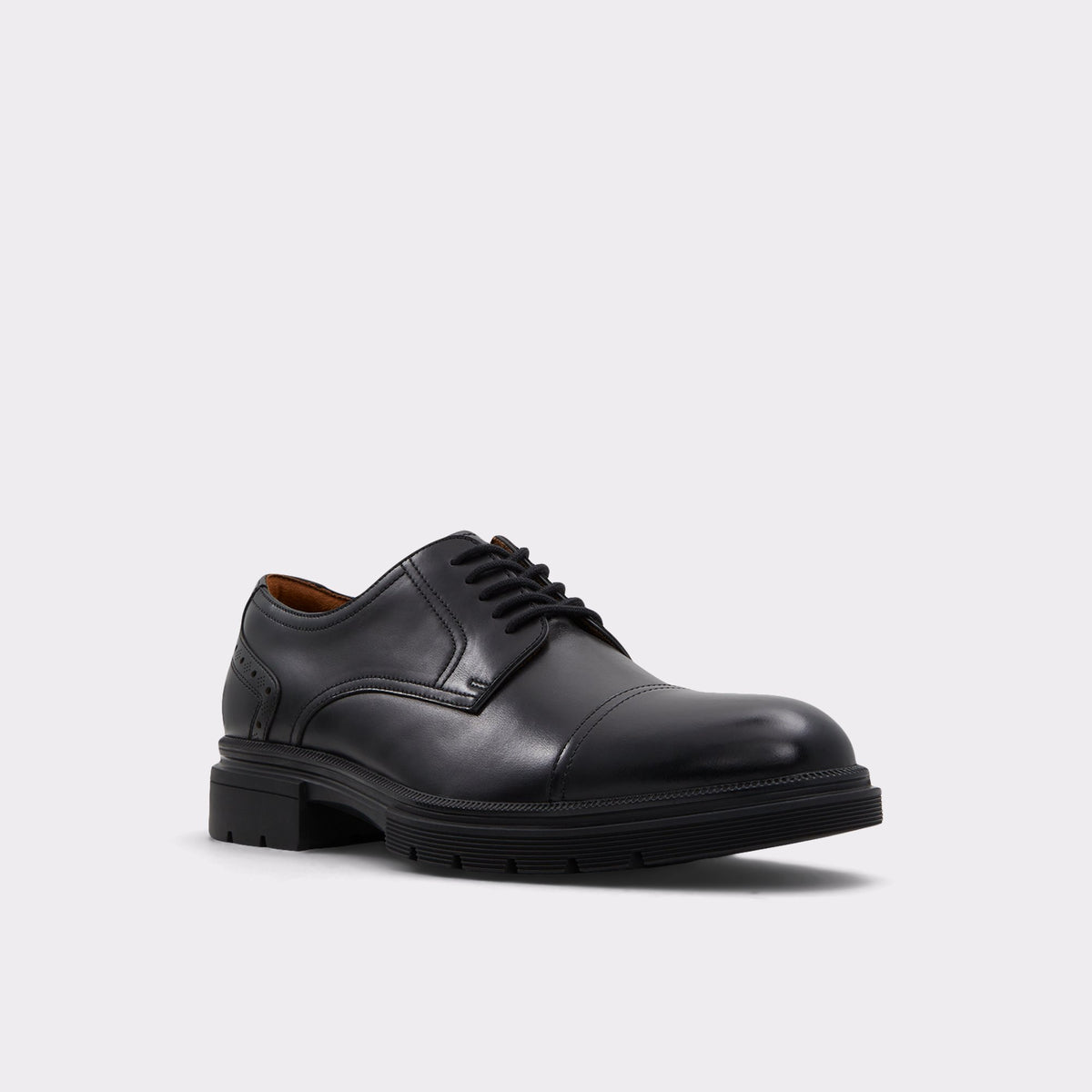 Angle de trois quarts de la face avant de Noir Geller Chaussure Oxford