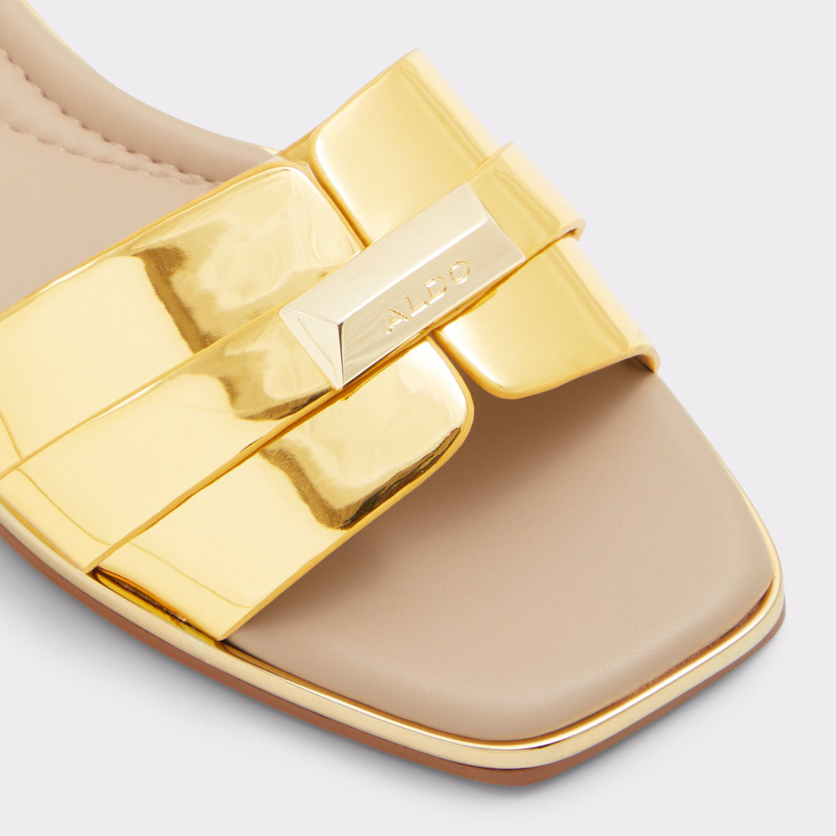 Gros plan de la Or Darine Slide sandal