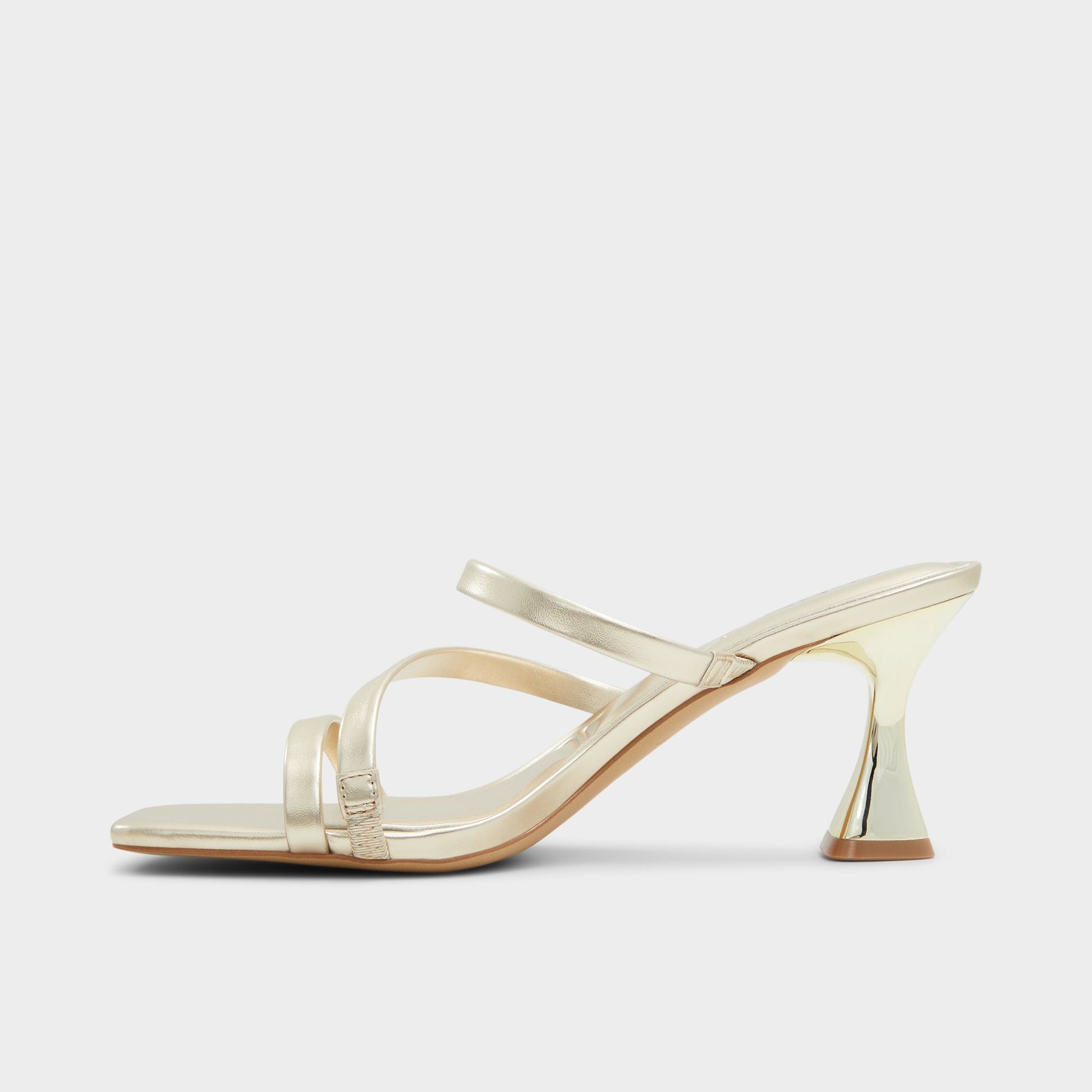 Side view of Champagne Jewella