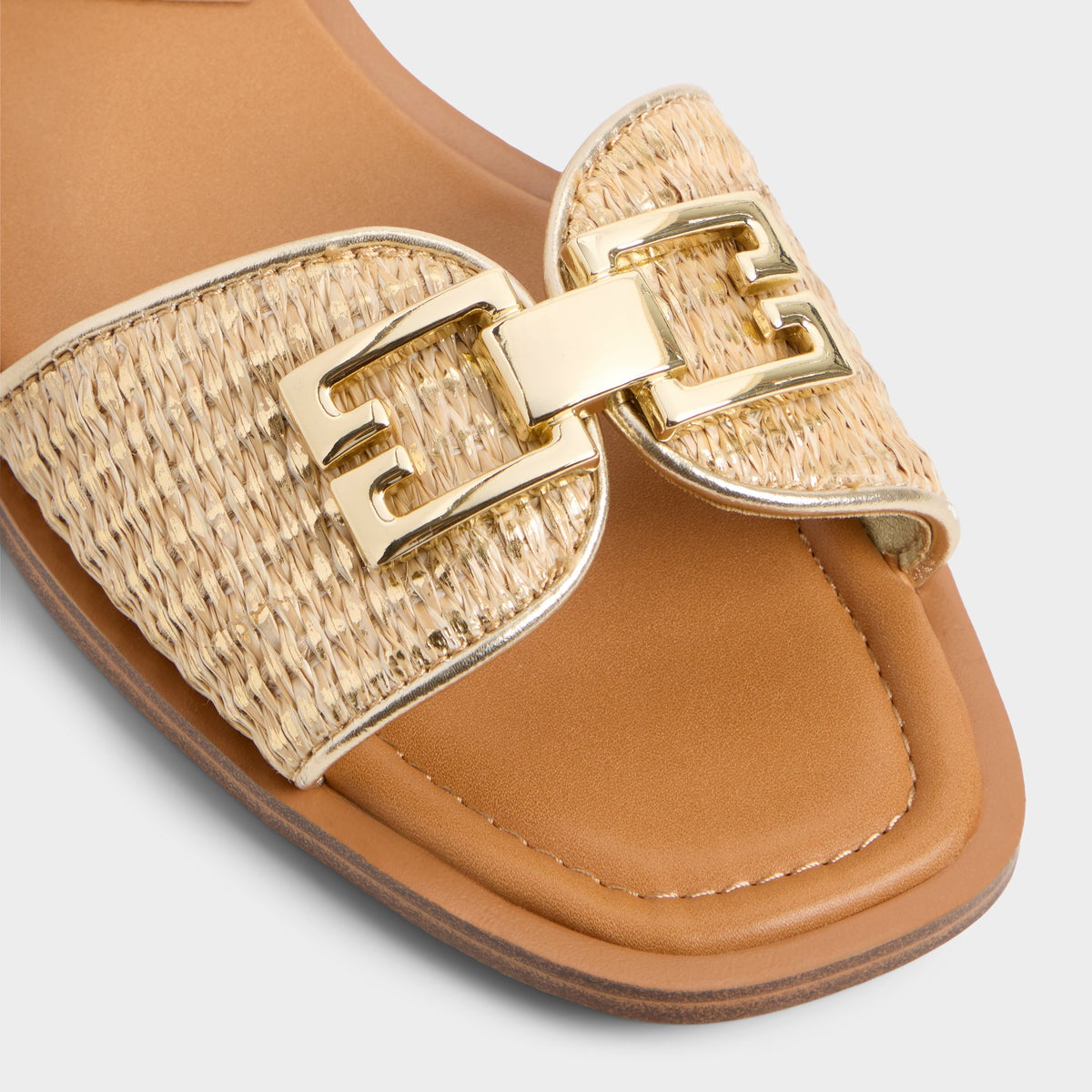 Close-up of the Gold Agreinwan Flat sandal