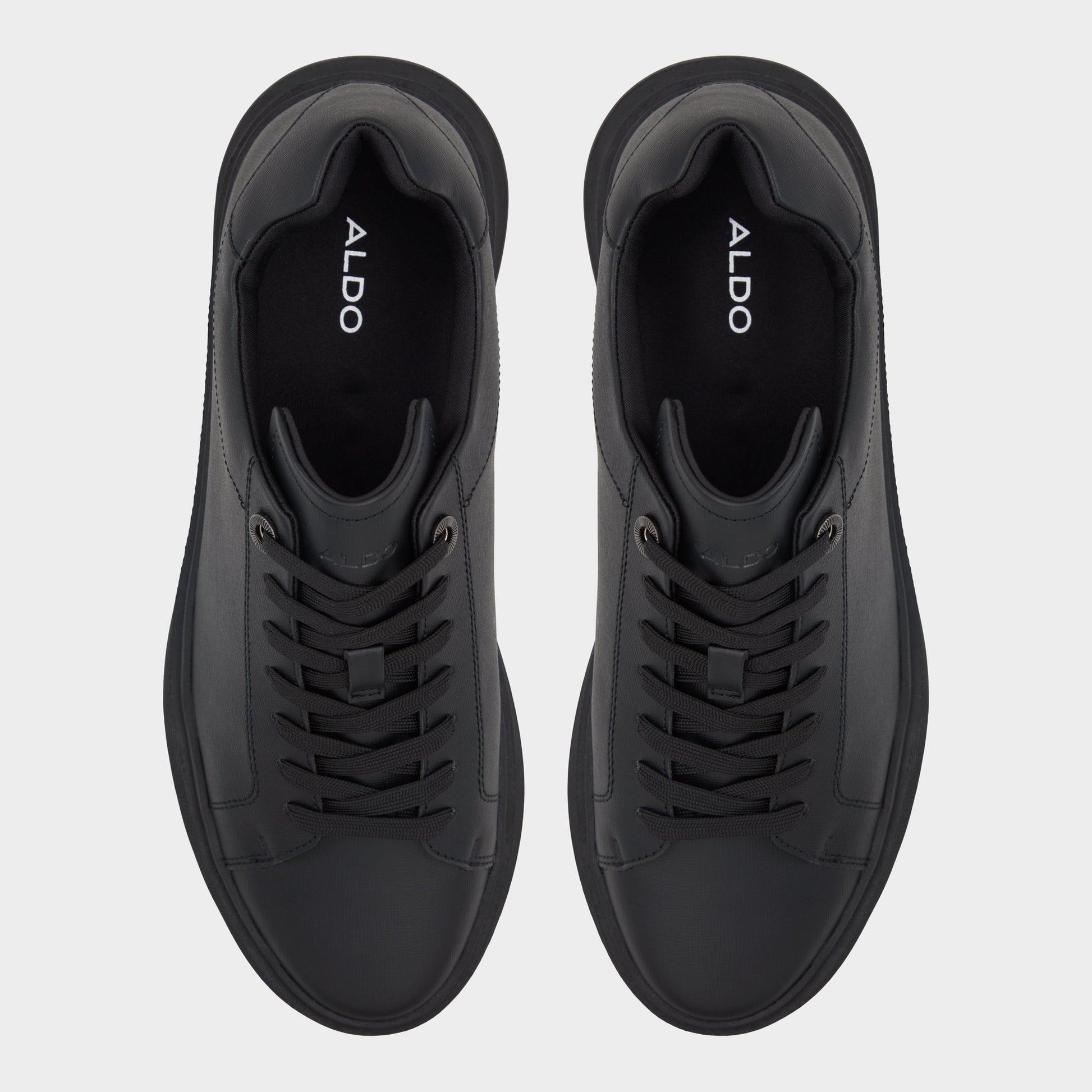 Top-down view of the Open Black Magnus Low top sneaker