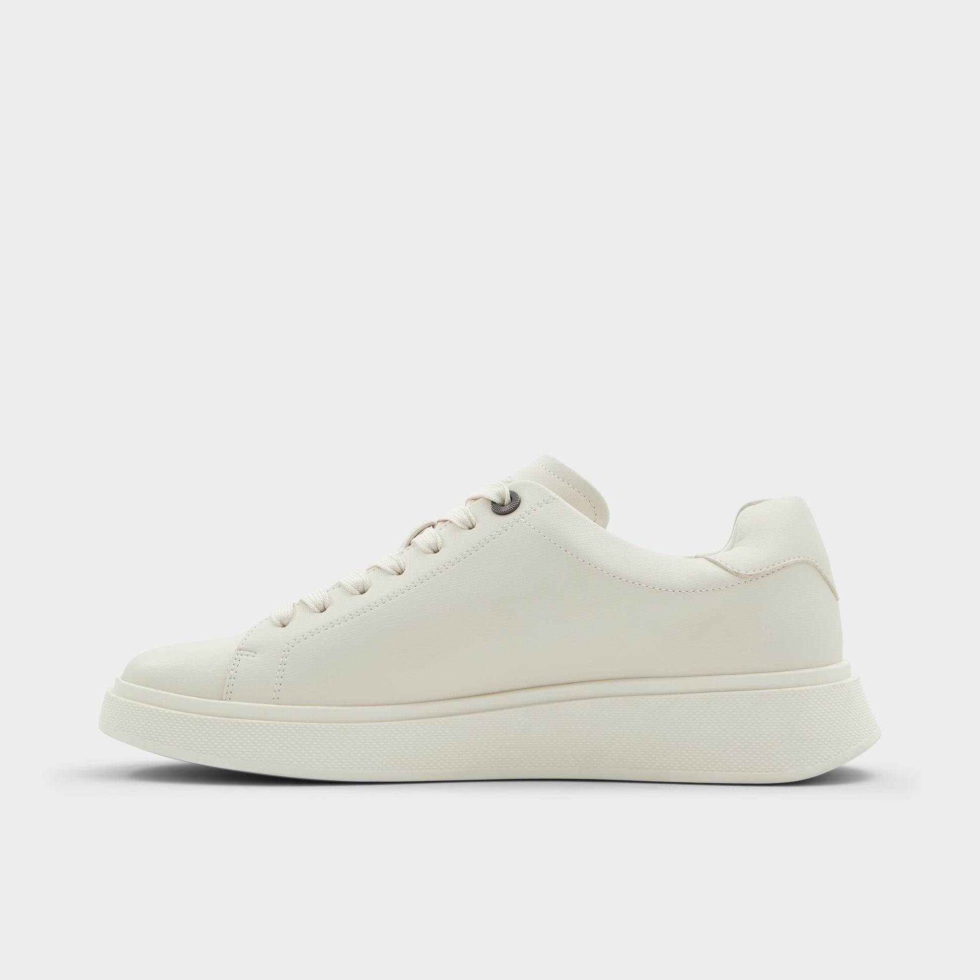 Side view of Bone Magnus Low top sneaker