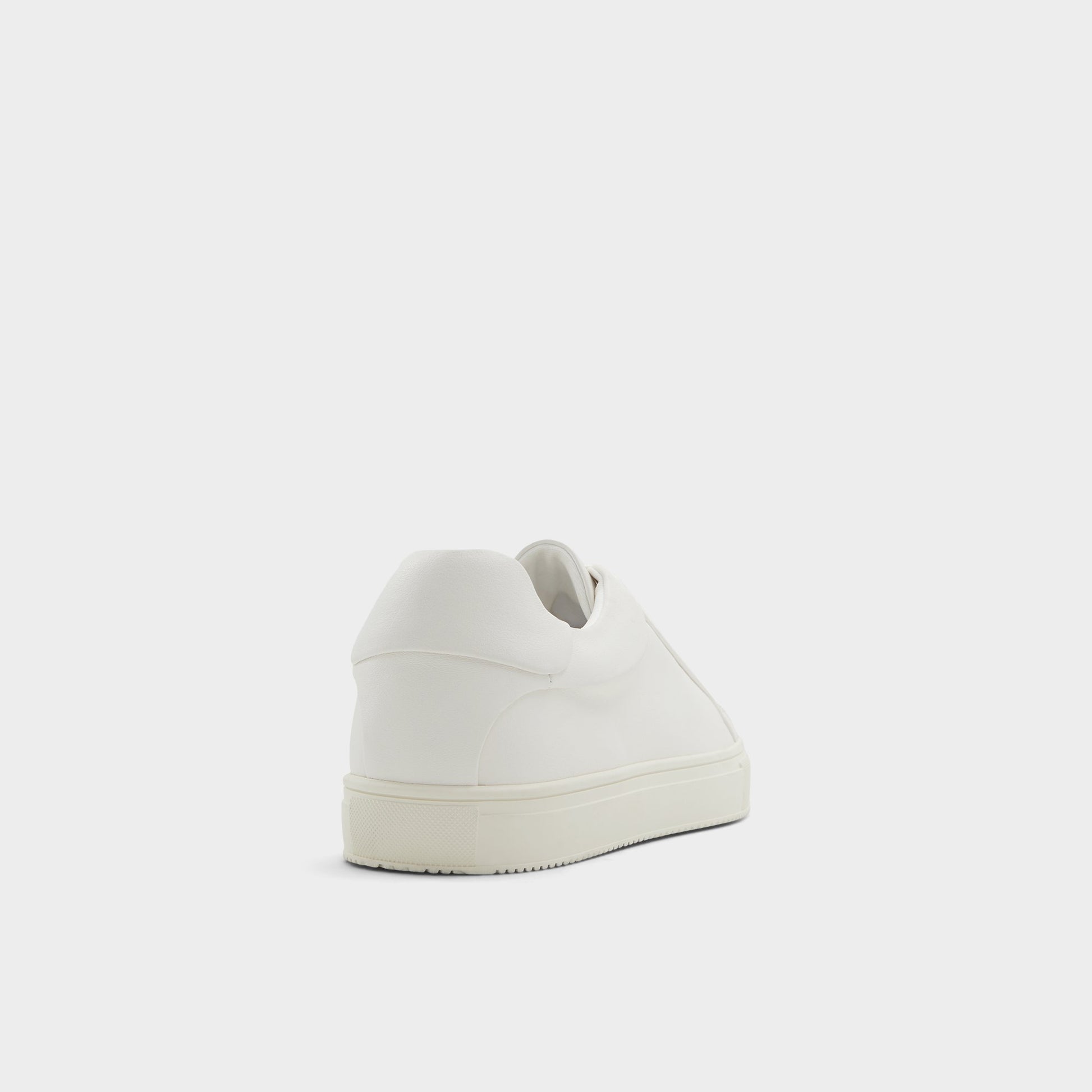 Angle de trois quarts de l'arrière de Autre Beige Cobi Sneaker bas