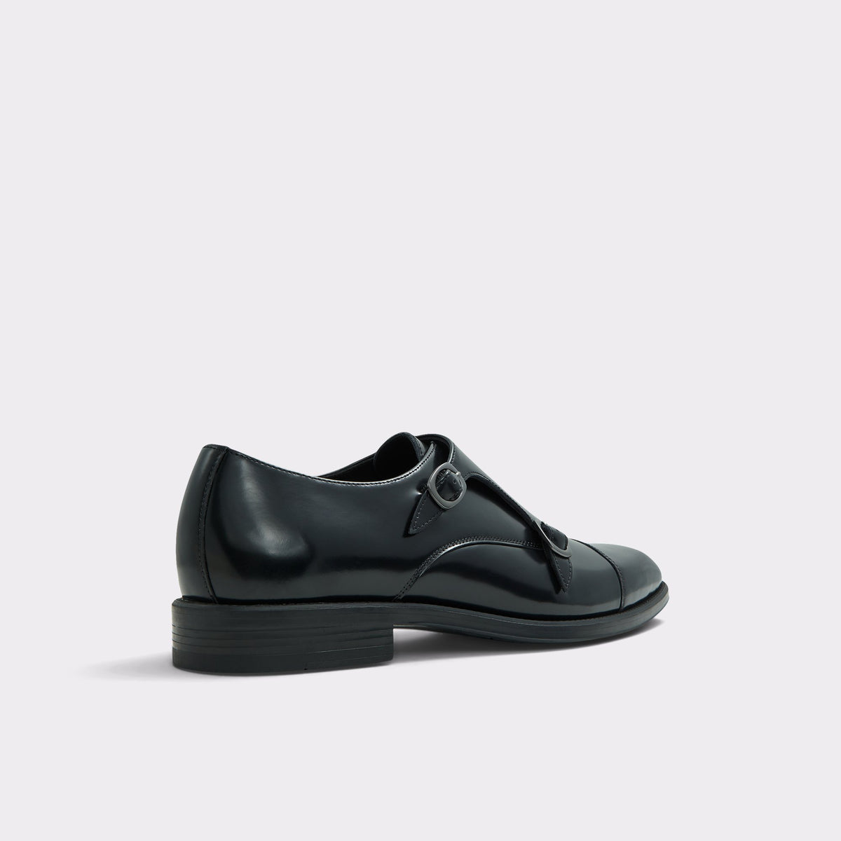 Angle de trois quarts de l'arrière de Noir Chip Mocassin double boucle