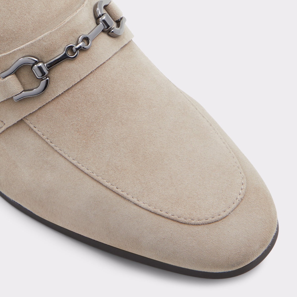 Close-up of the Brown Overflow Marinho Loafer