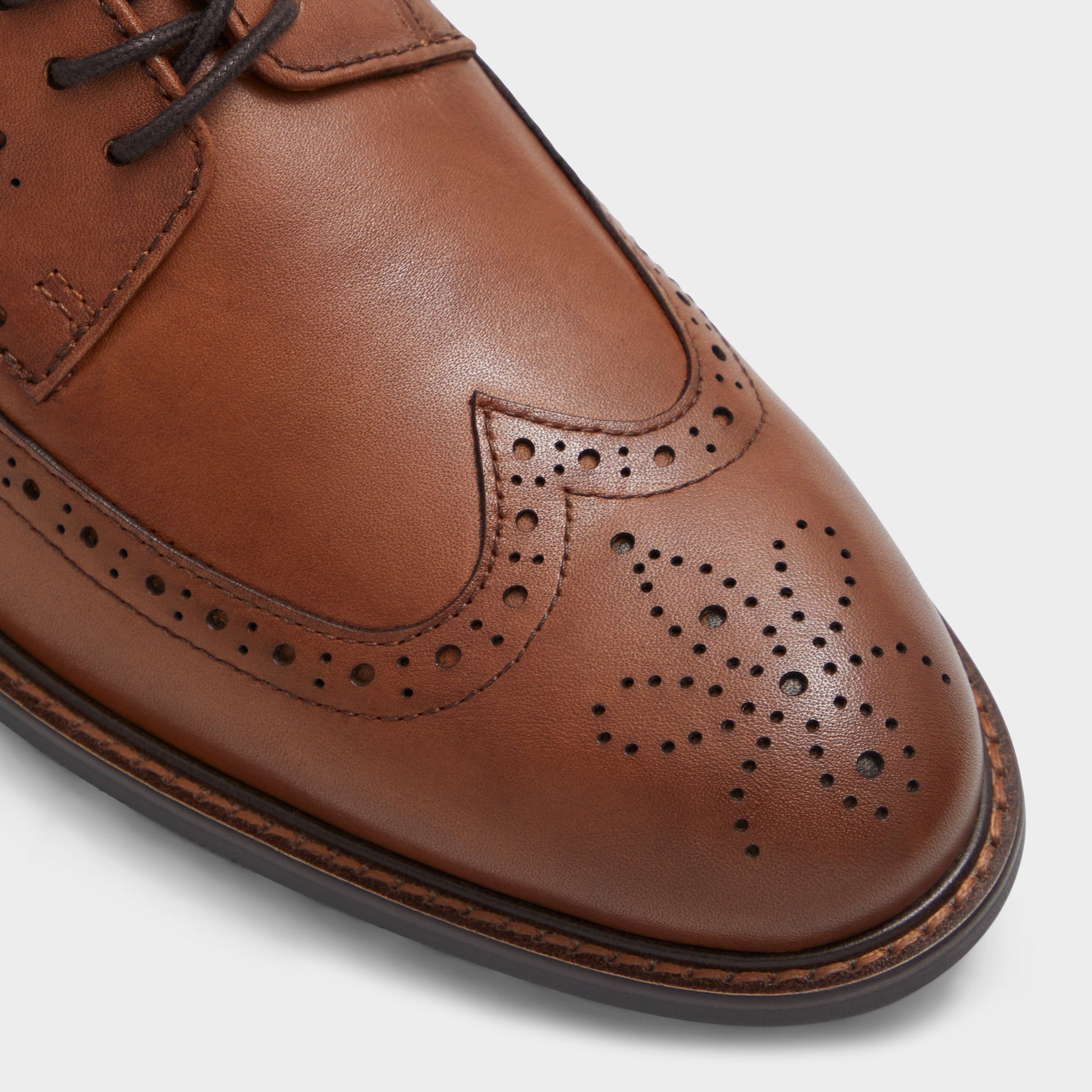 Close-up of the Cognac Fatisekflexx Oxford shoe