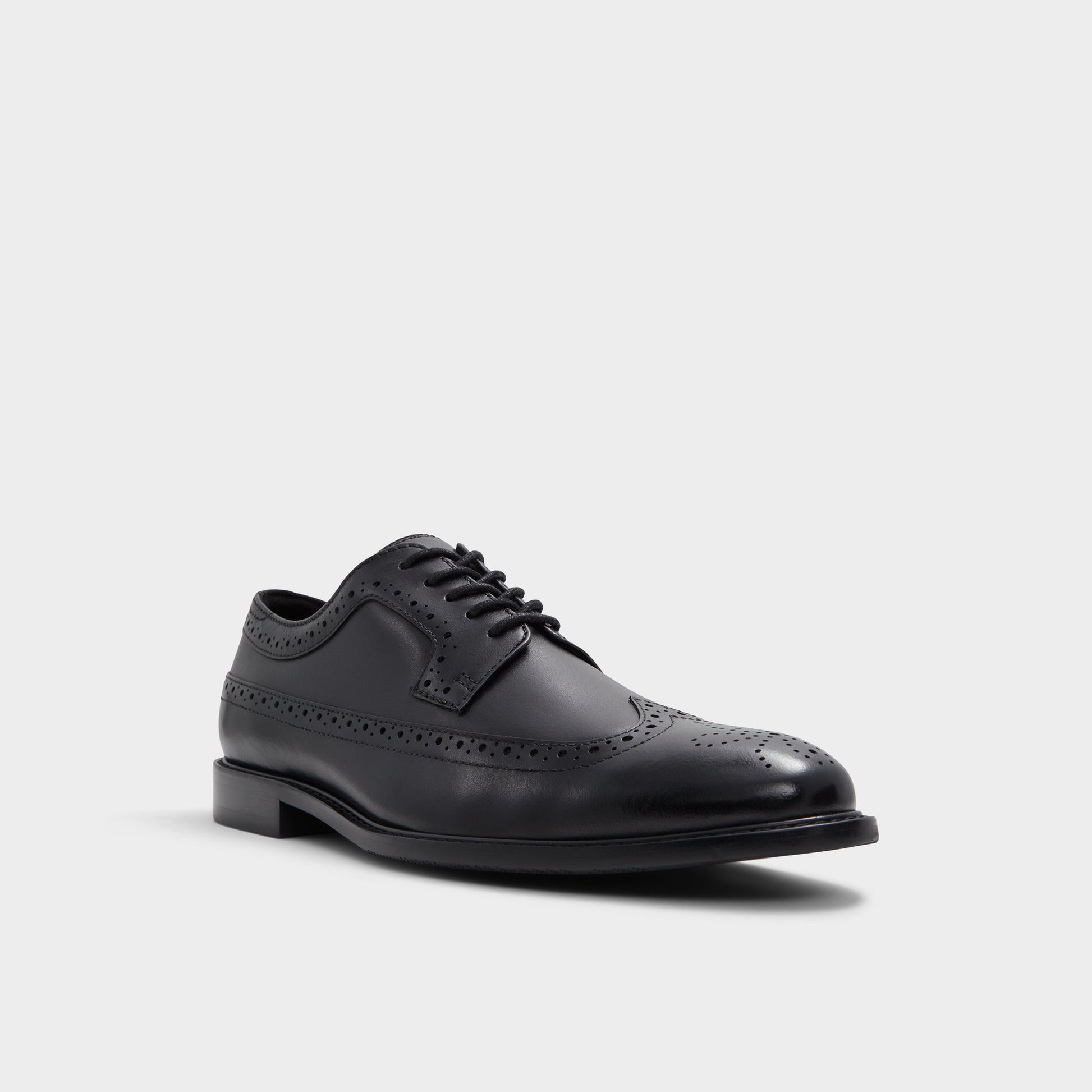 Three-quarter angle of Black Fatisekflexx Oxford shoe's front side