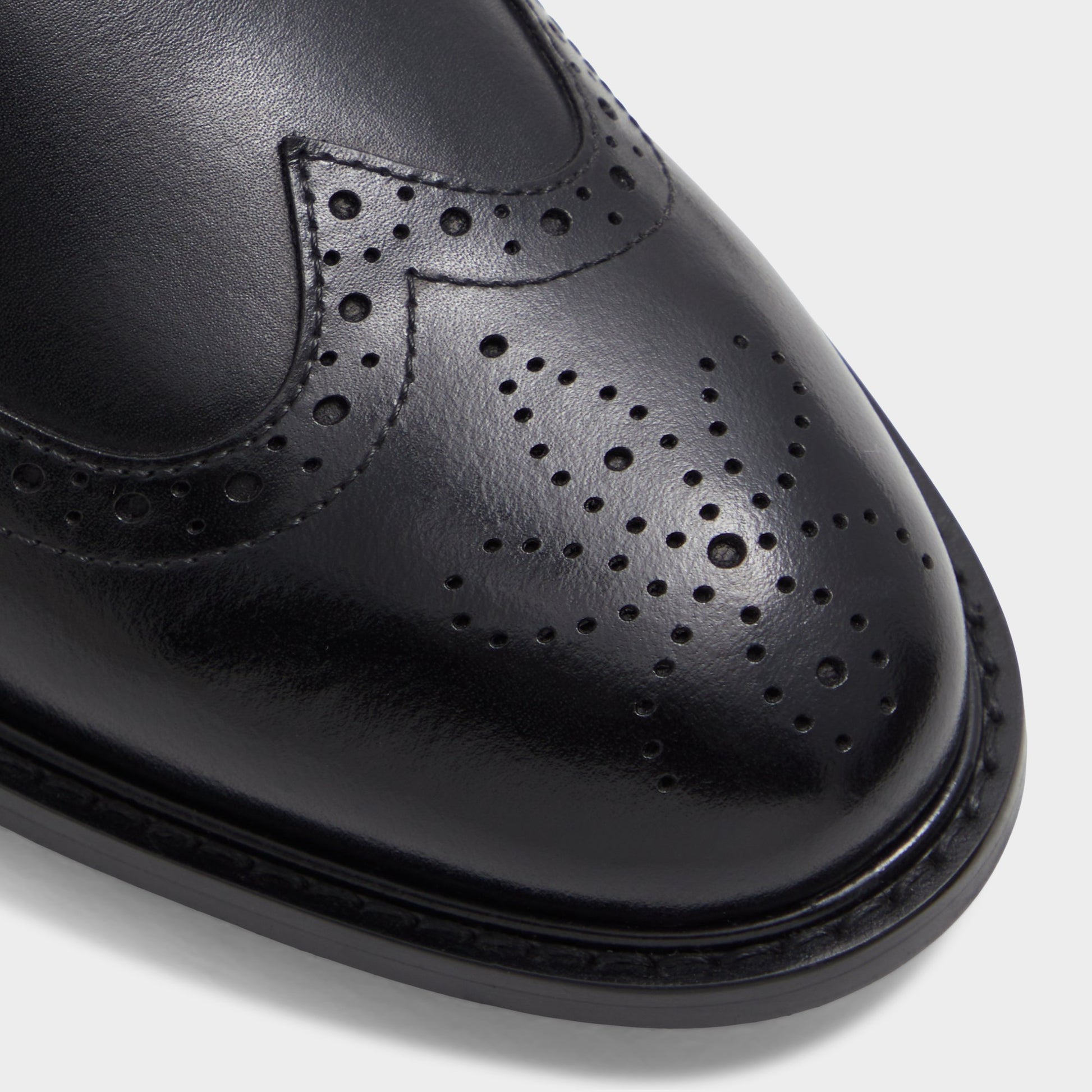 Close-up of the Black Fatisekflexx Oxford shoe