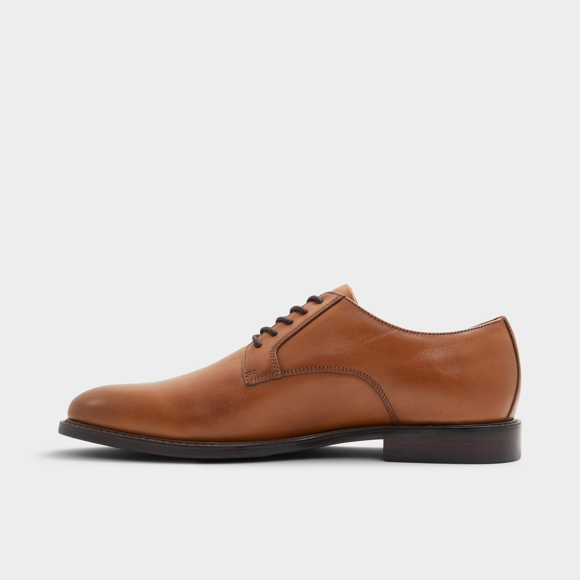 Side view of Cognac Hanfordd Oxford shoe