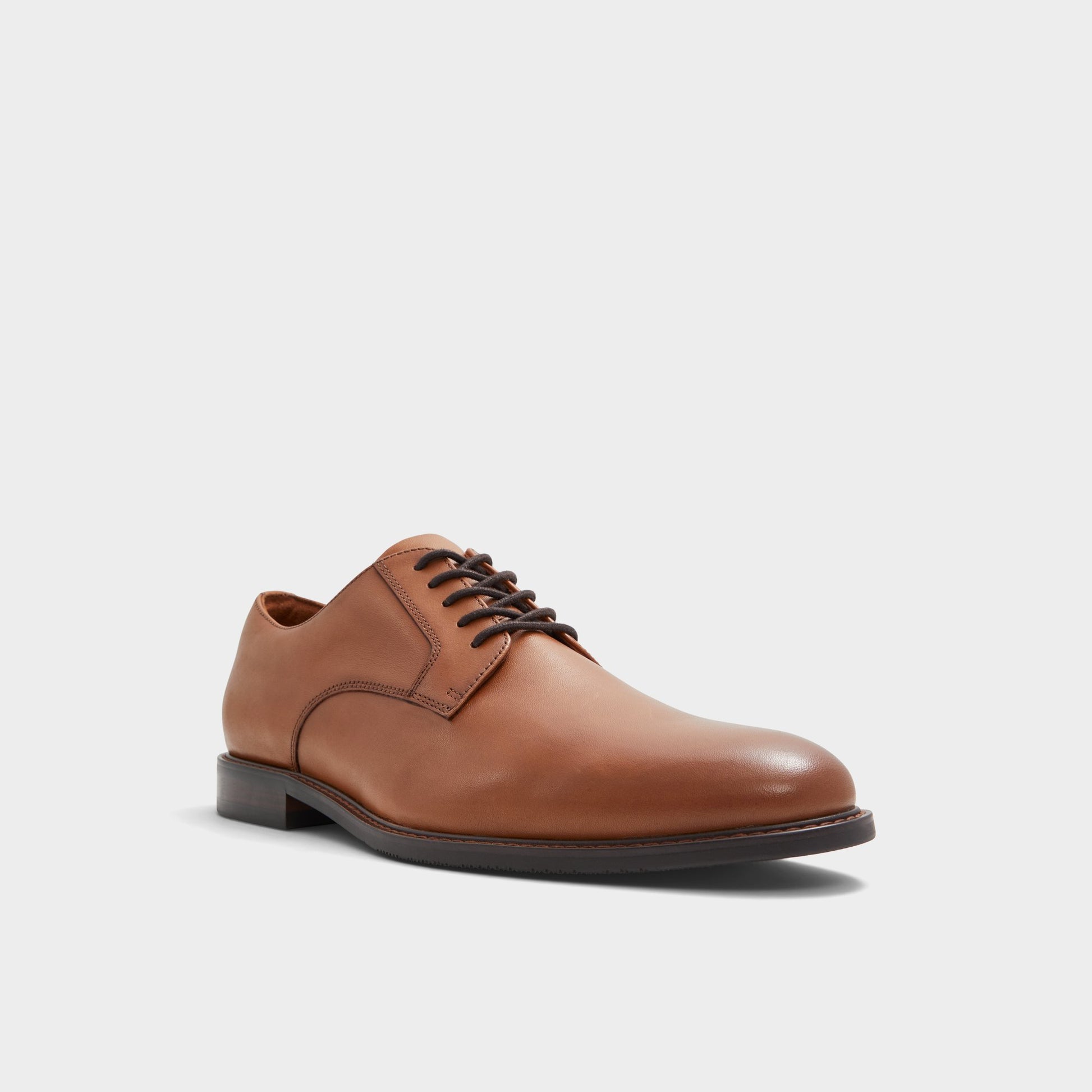 Three-quarter angle of Cognac Hanfordd Oxford shoe's front side