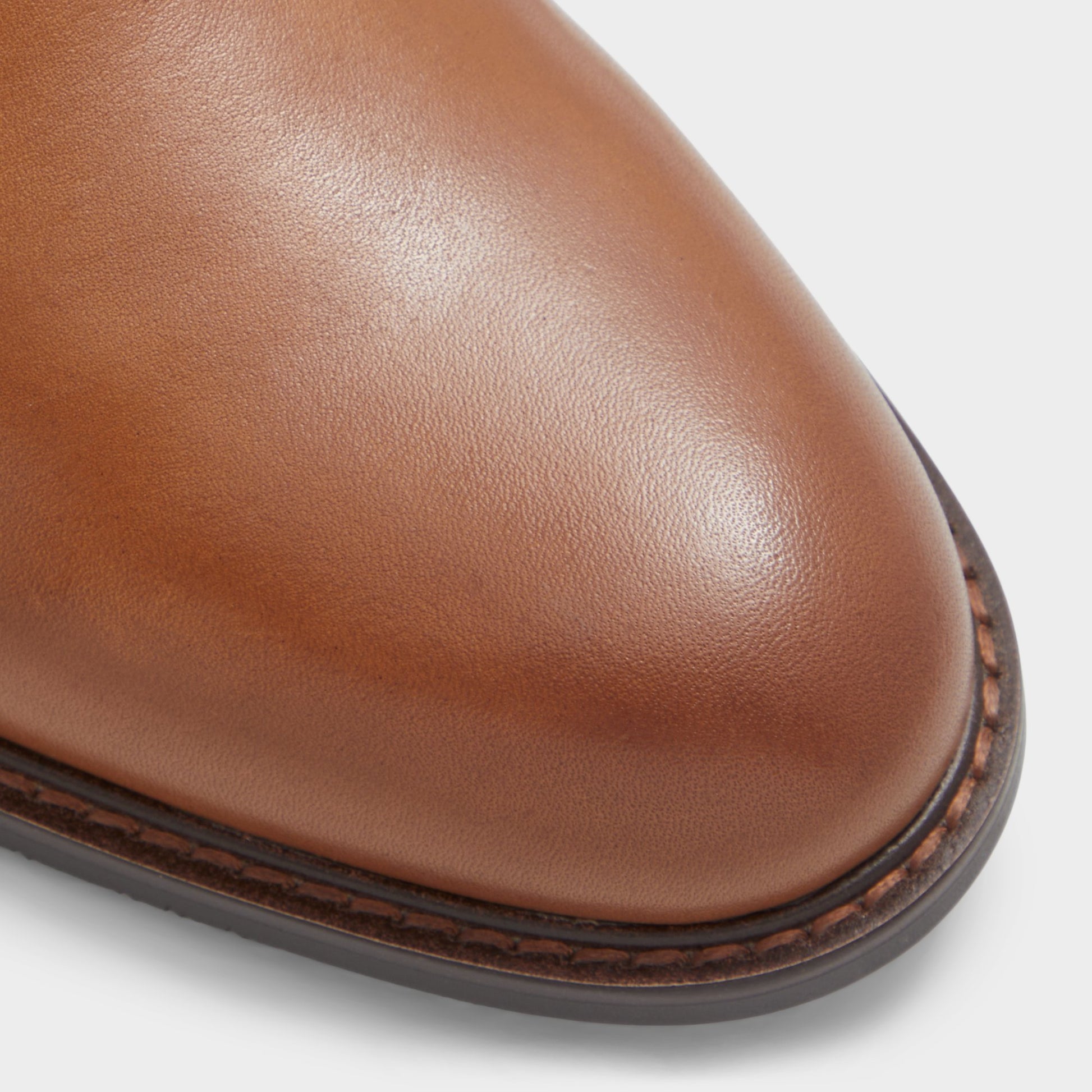 Close-up of the Cognac Hanfordd Oxford shoe
