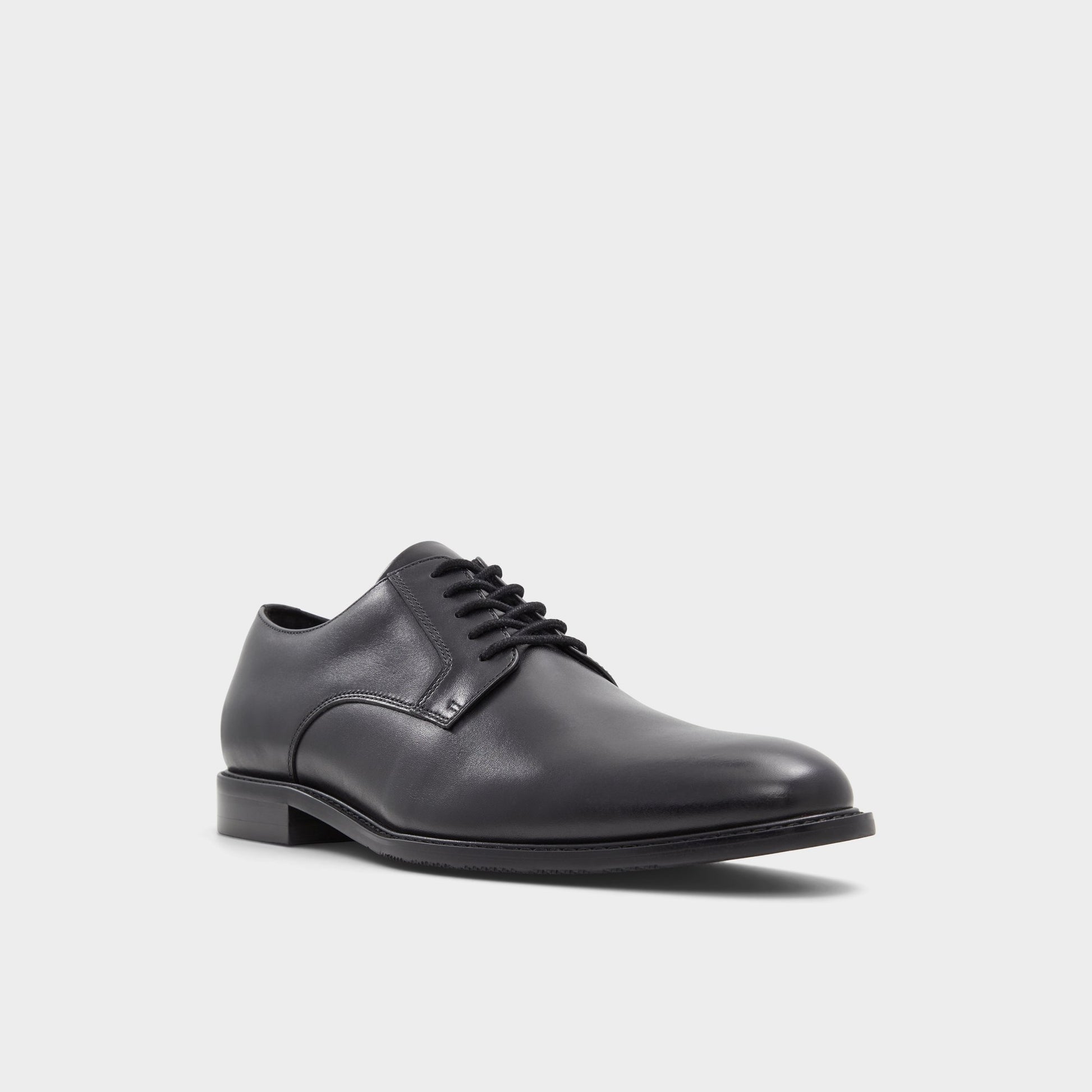 Three-quarter angle of Black Hanfordd Oxford shoe's front side