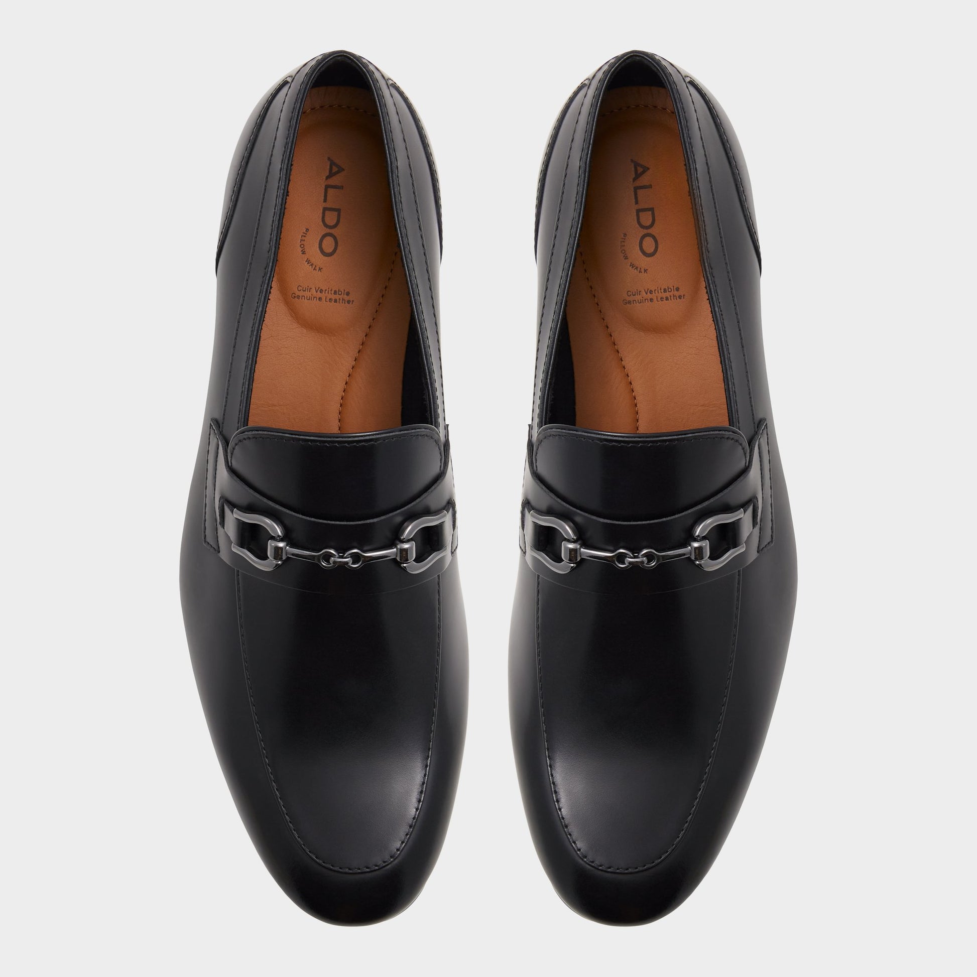 Top-down view of the Open Black Marinho Loafer