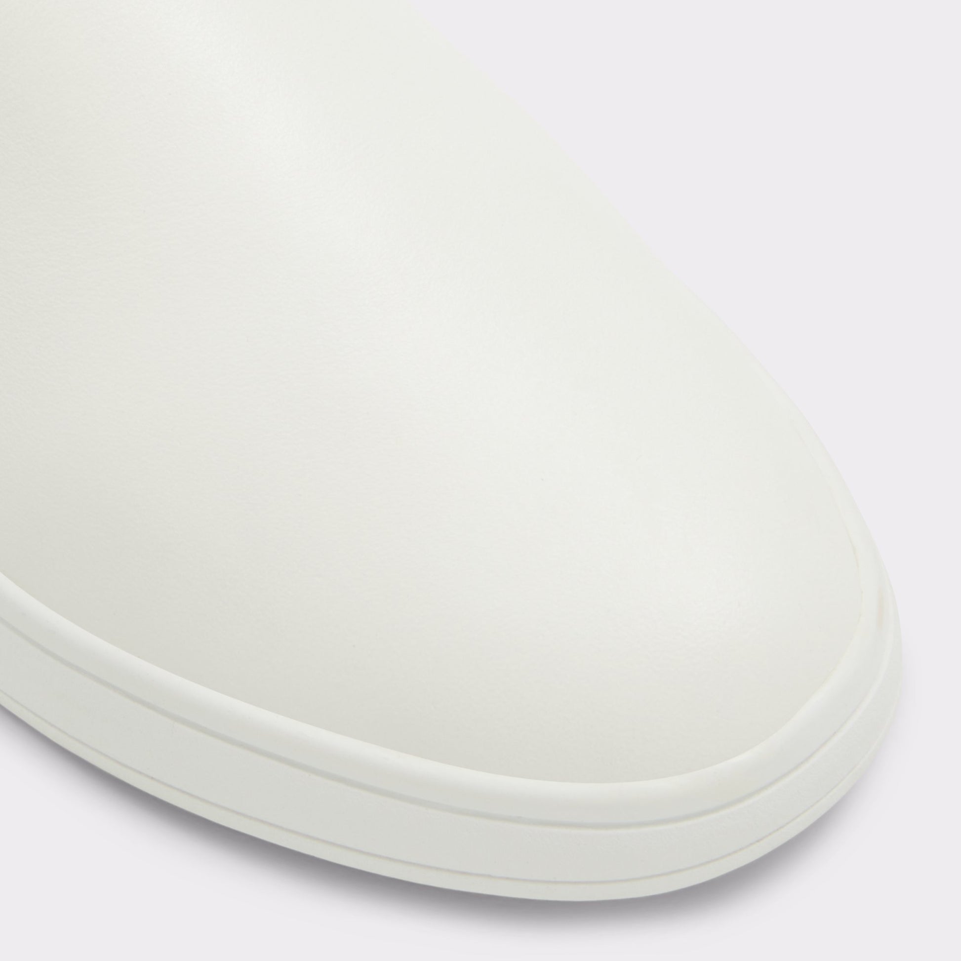 Close-up of the White Roolly Low top sneaker