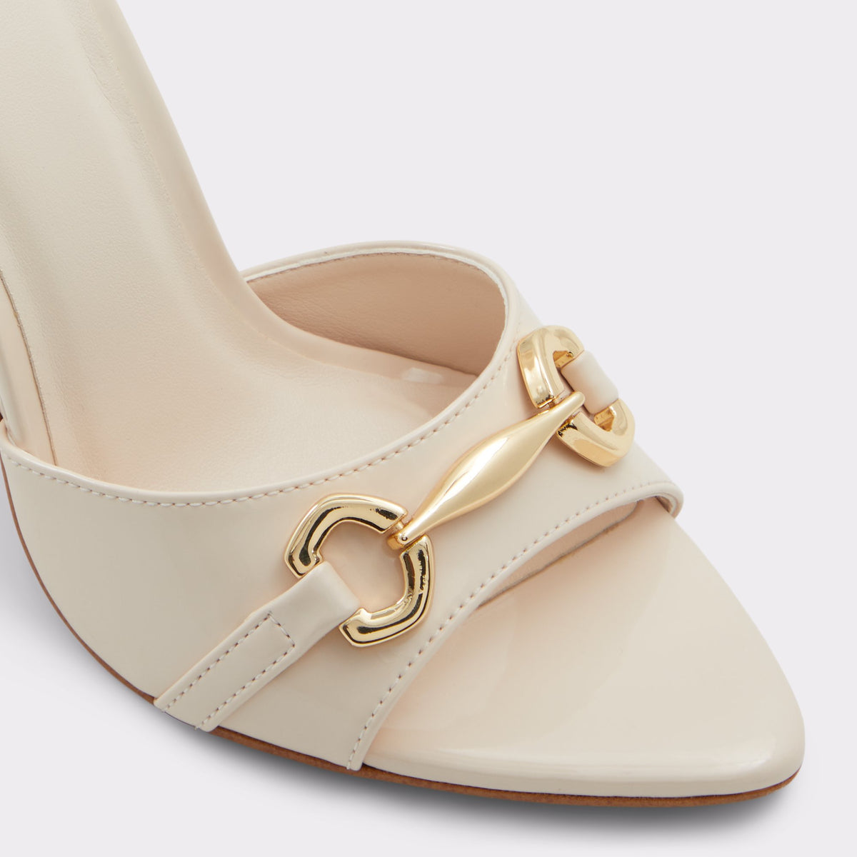 Close-up of the Other Beige Edoassi Mule