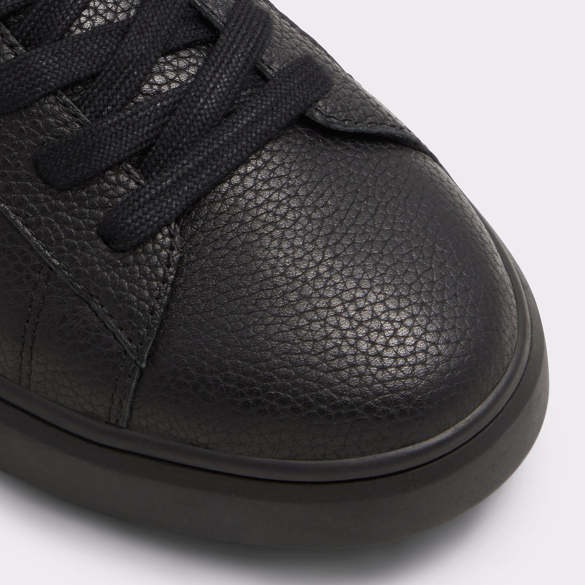 Gros plan de la Noir/Blanc Seeger Sneaker bas