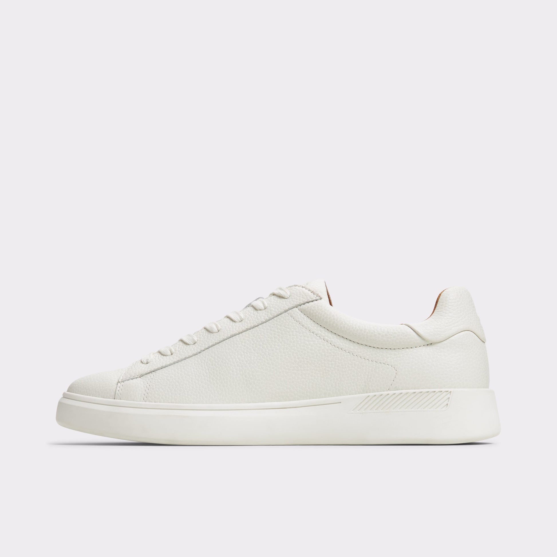 Side view of Ice Seeger Low top sneaker