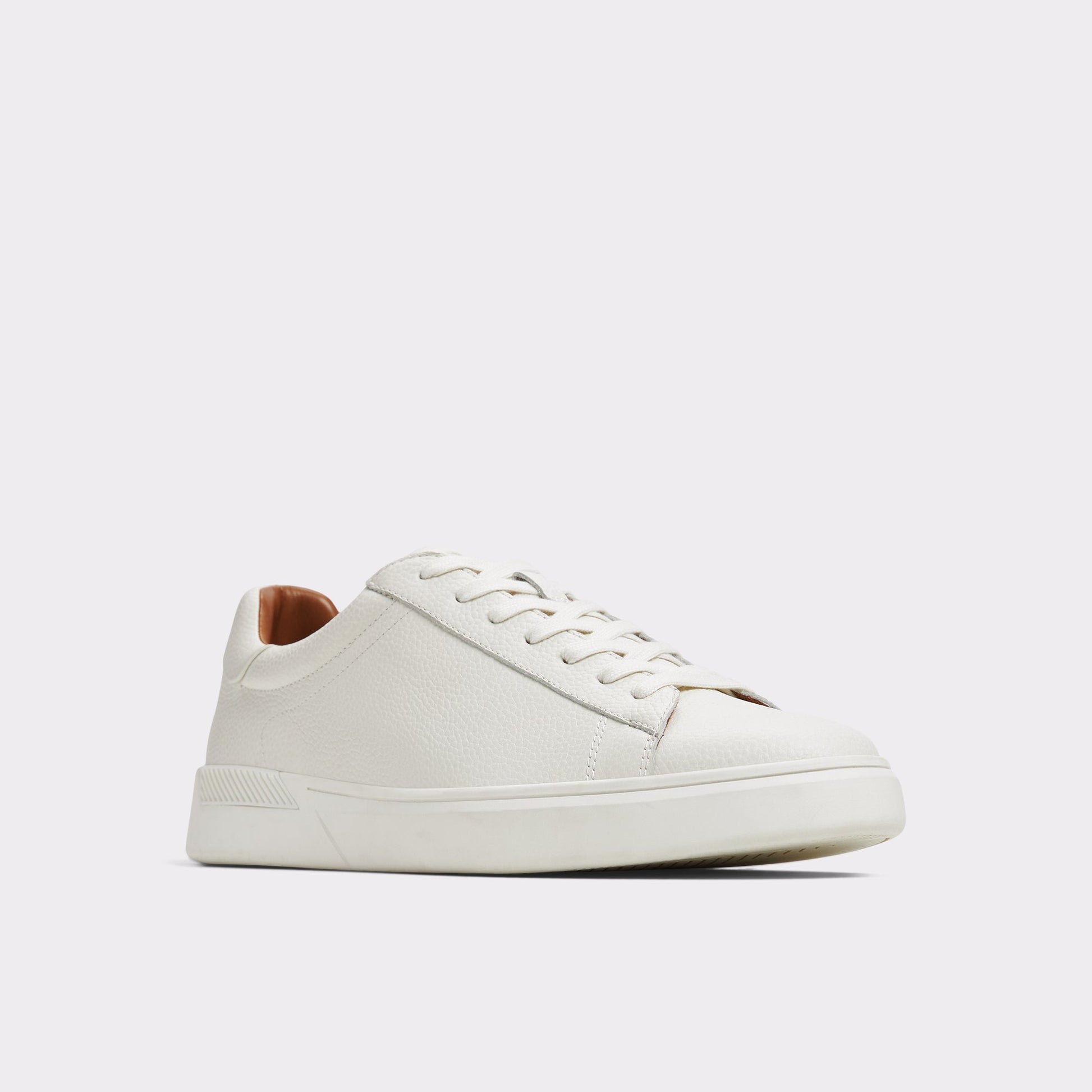 Three-quarter angle of Ice Seeger Low top sneaker's front side