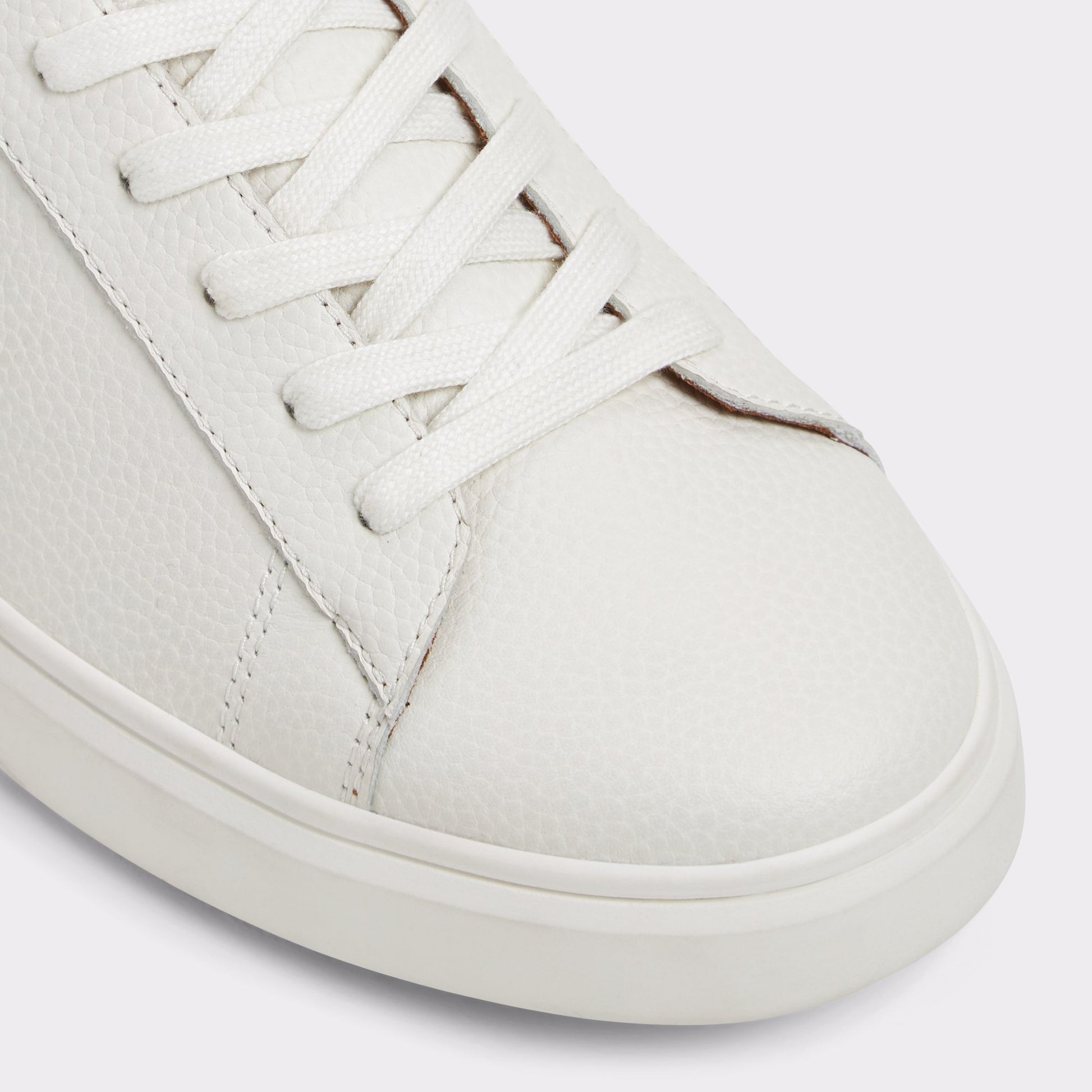 Close-up of the Ice Seeger Low top sneaker