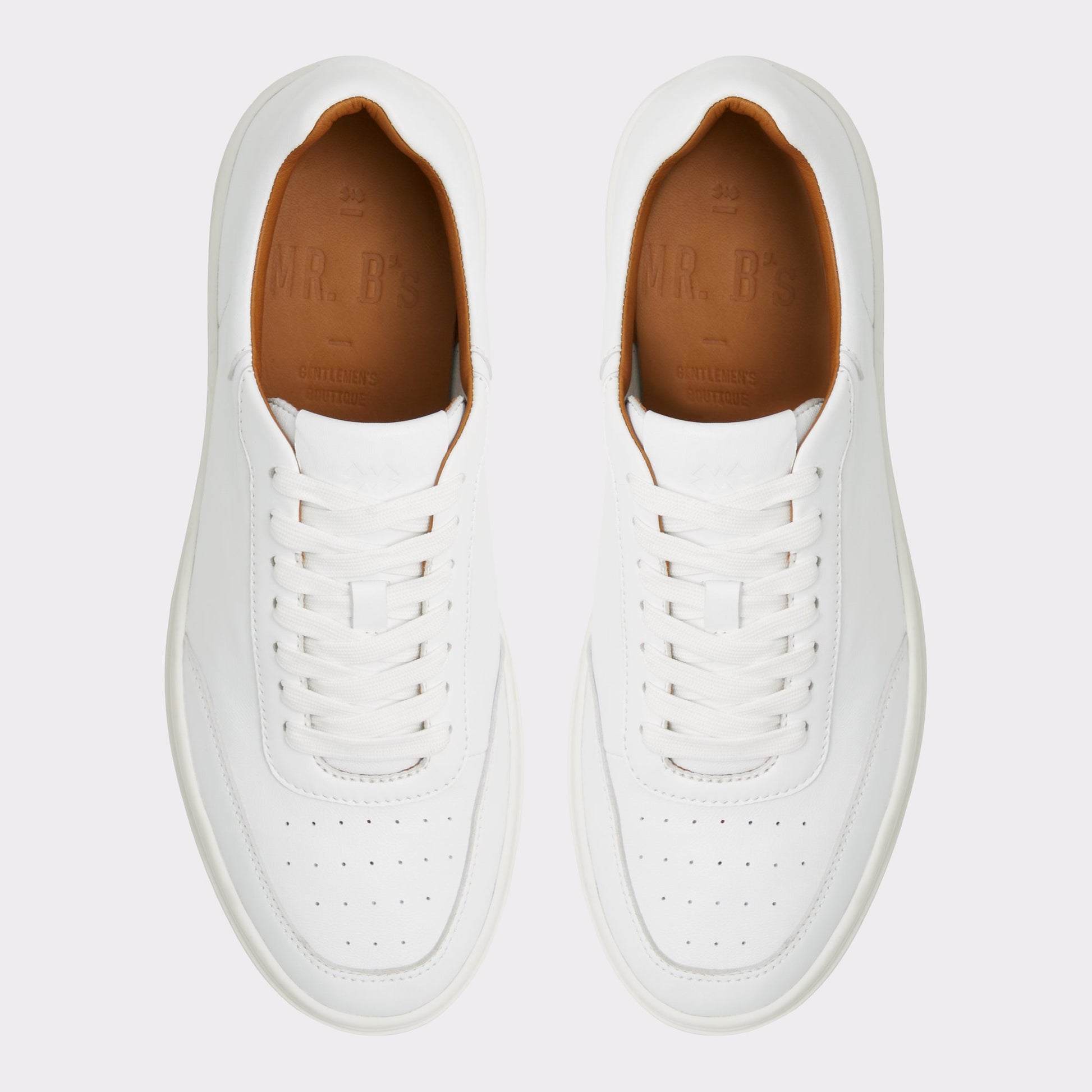 Top-down view of the White Baseliner Low top sneaker