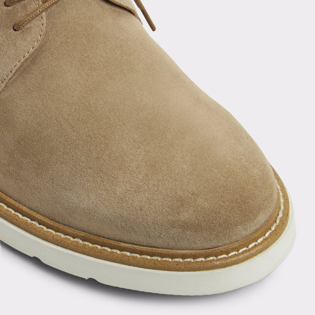 Close-up of the Beige Spieth Oxford shoe