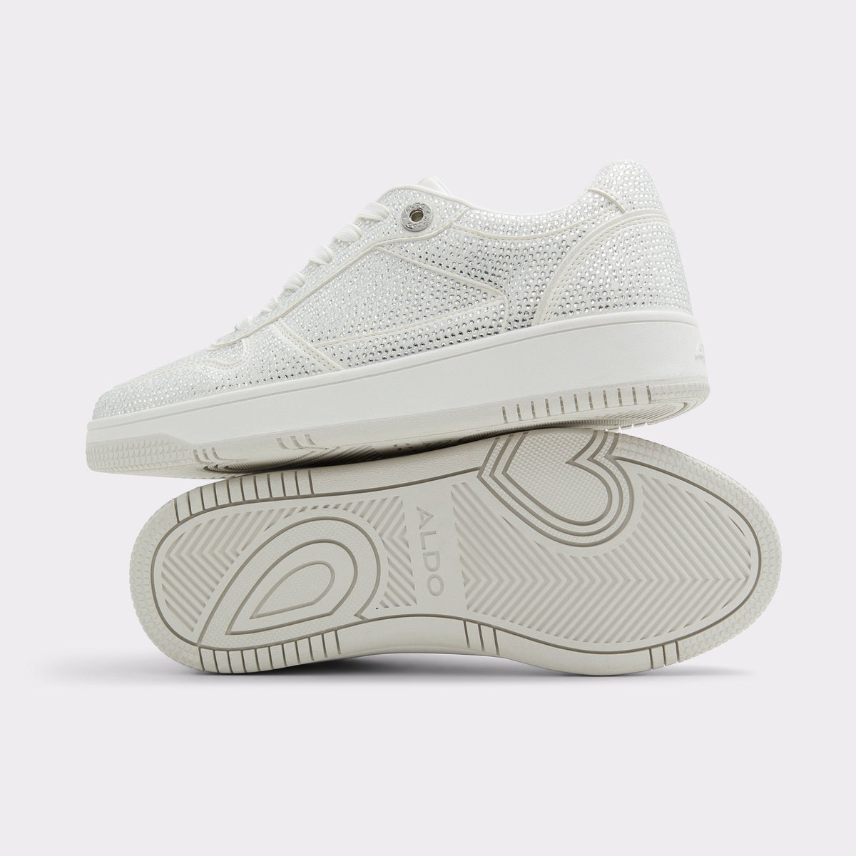 Vue en surbrillance d'une paire de Blanc Ouvert Retroact Sneaker bas s
