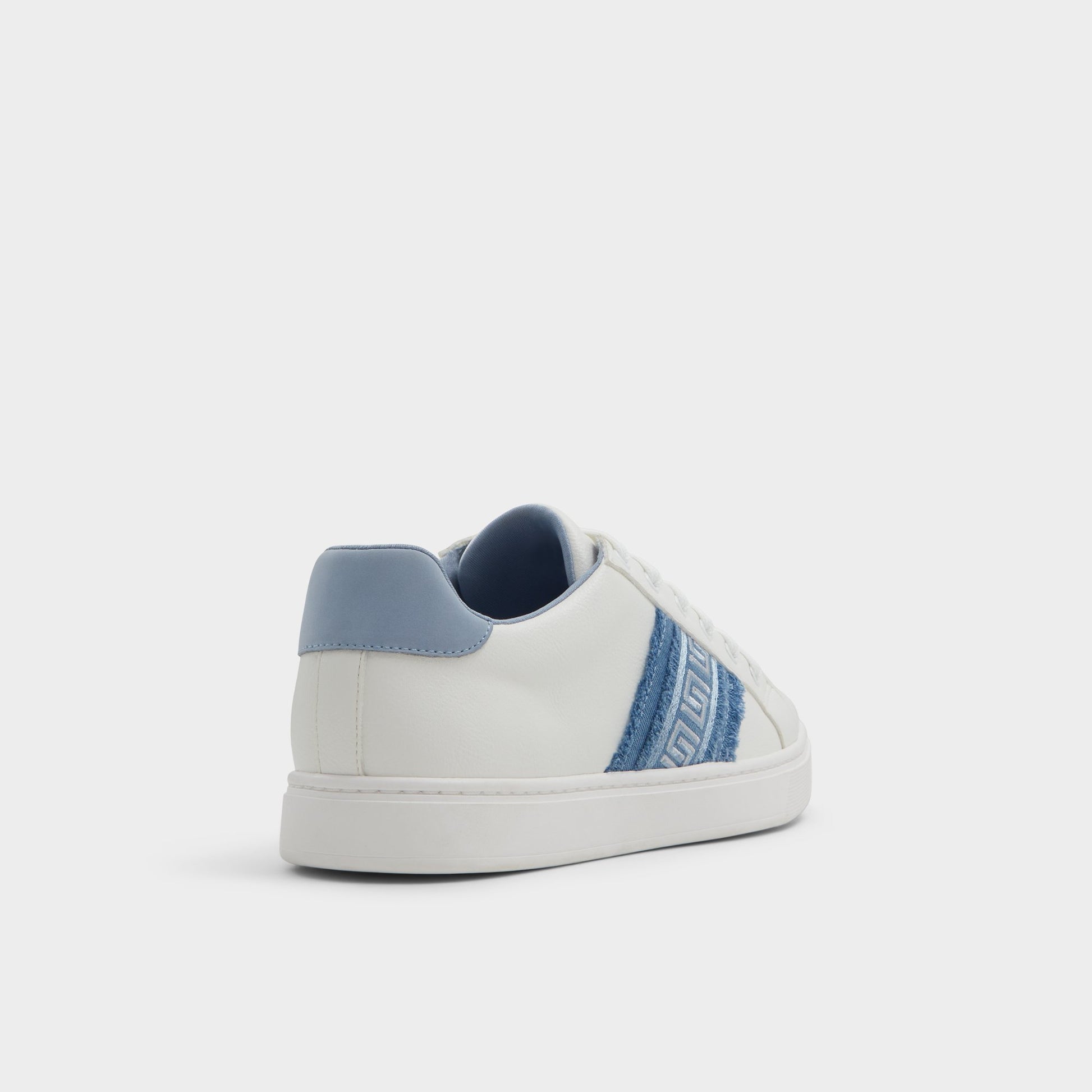 Angle de trois quarts de l'arrière de Bleu Moyen Palazzi Sneaker bas