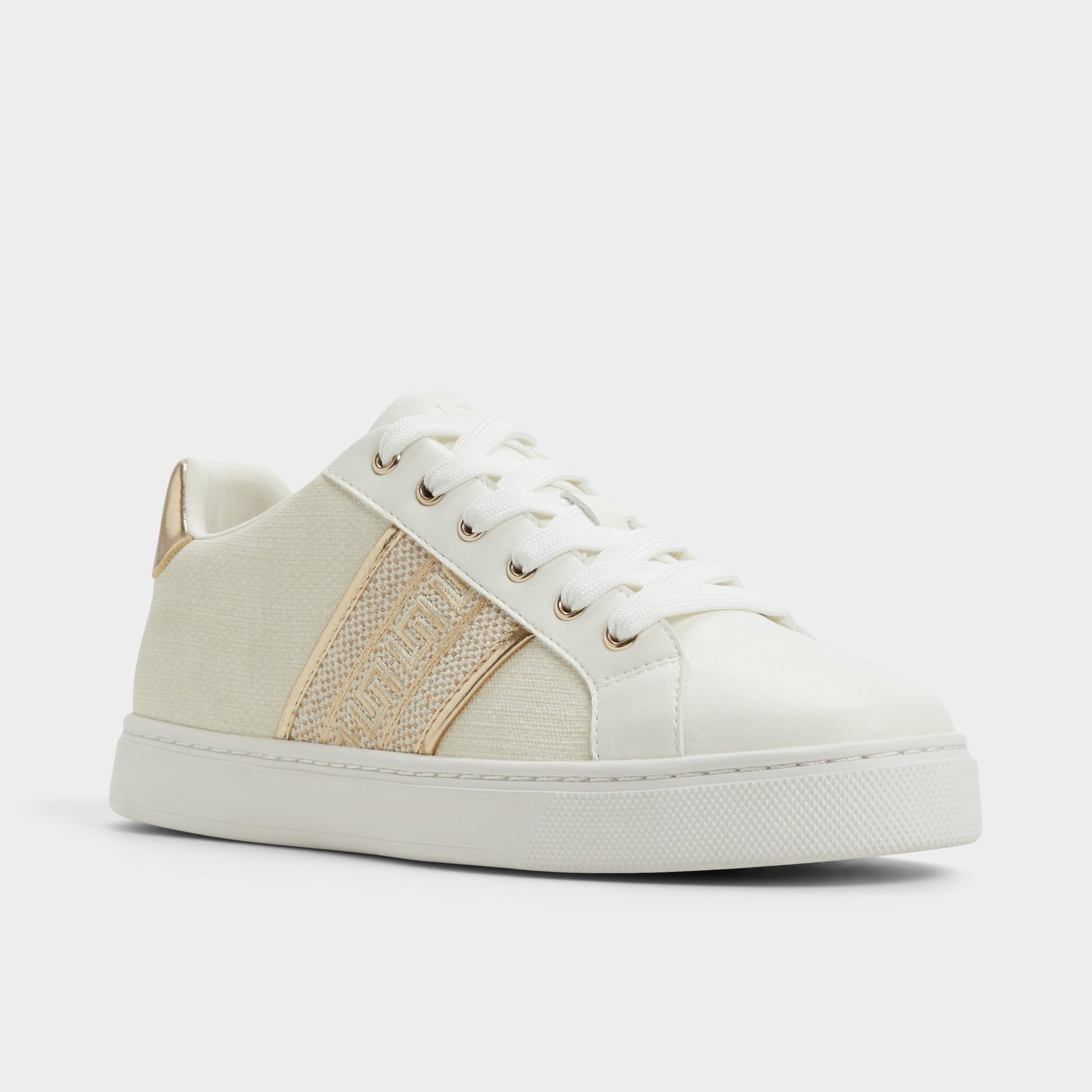 Three-quarter angle of Gold Palazzi Low top sneaker's front side