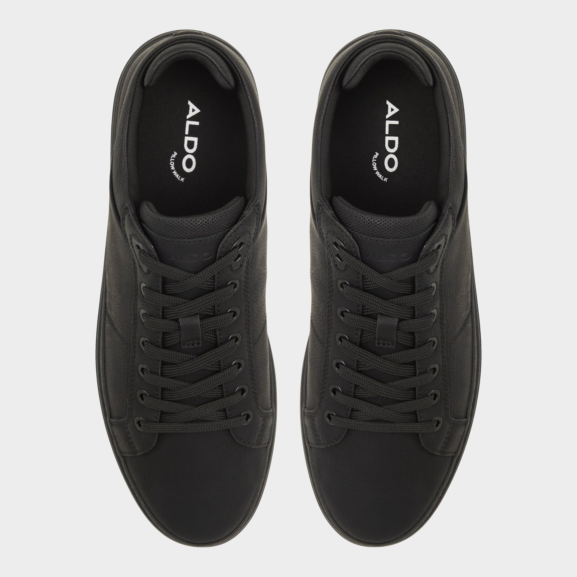 Vue de dessus de la Noir/Noir Finespec Sneaker