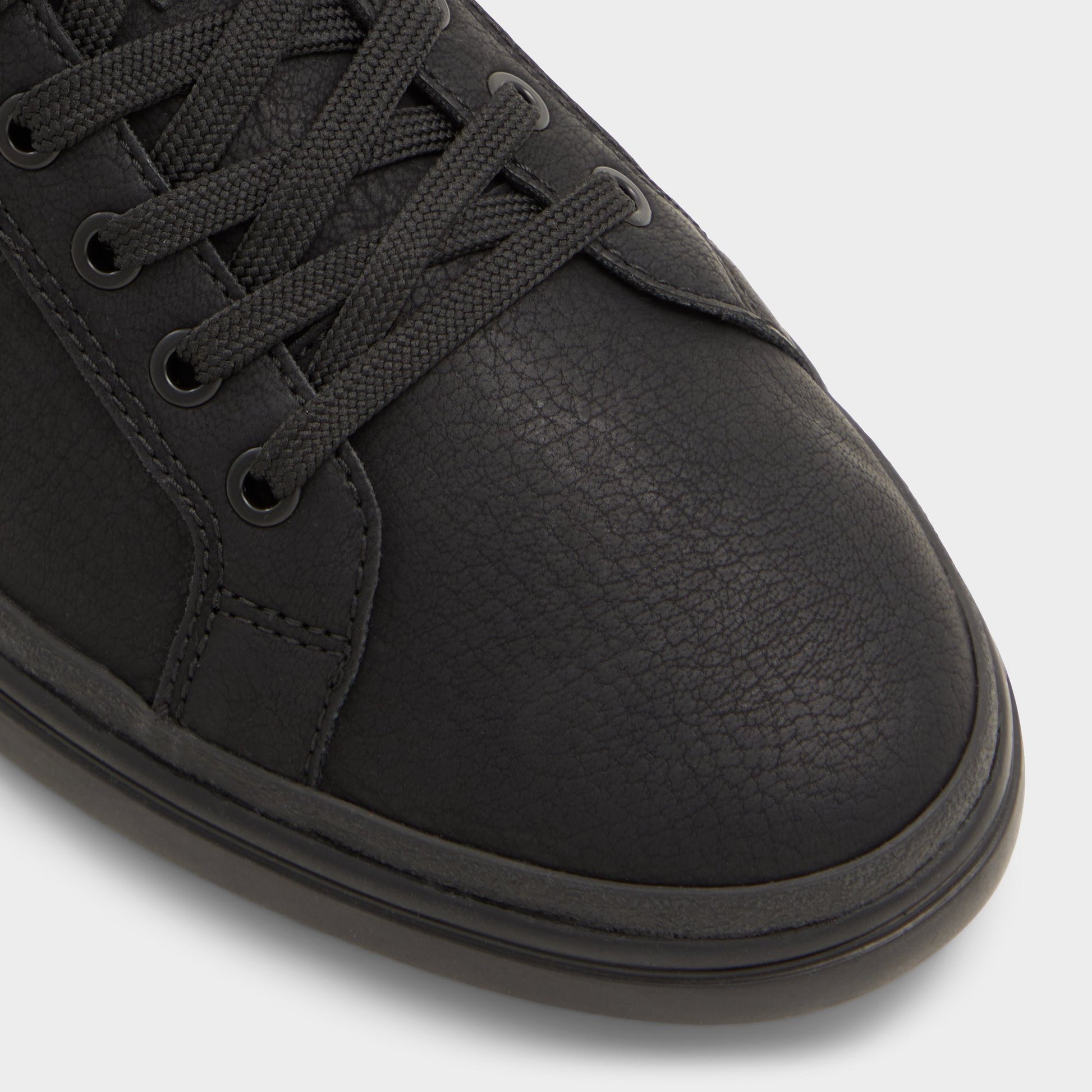 Close-up of the Black/Black Finespec Low top sneaker