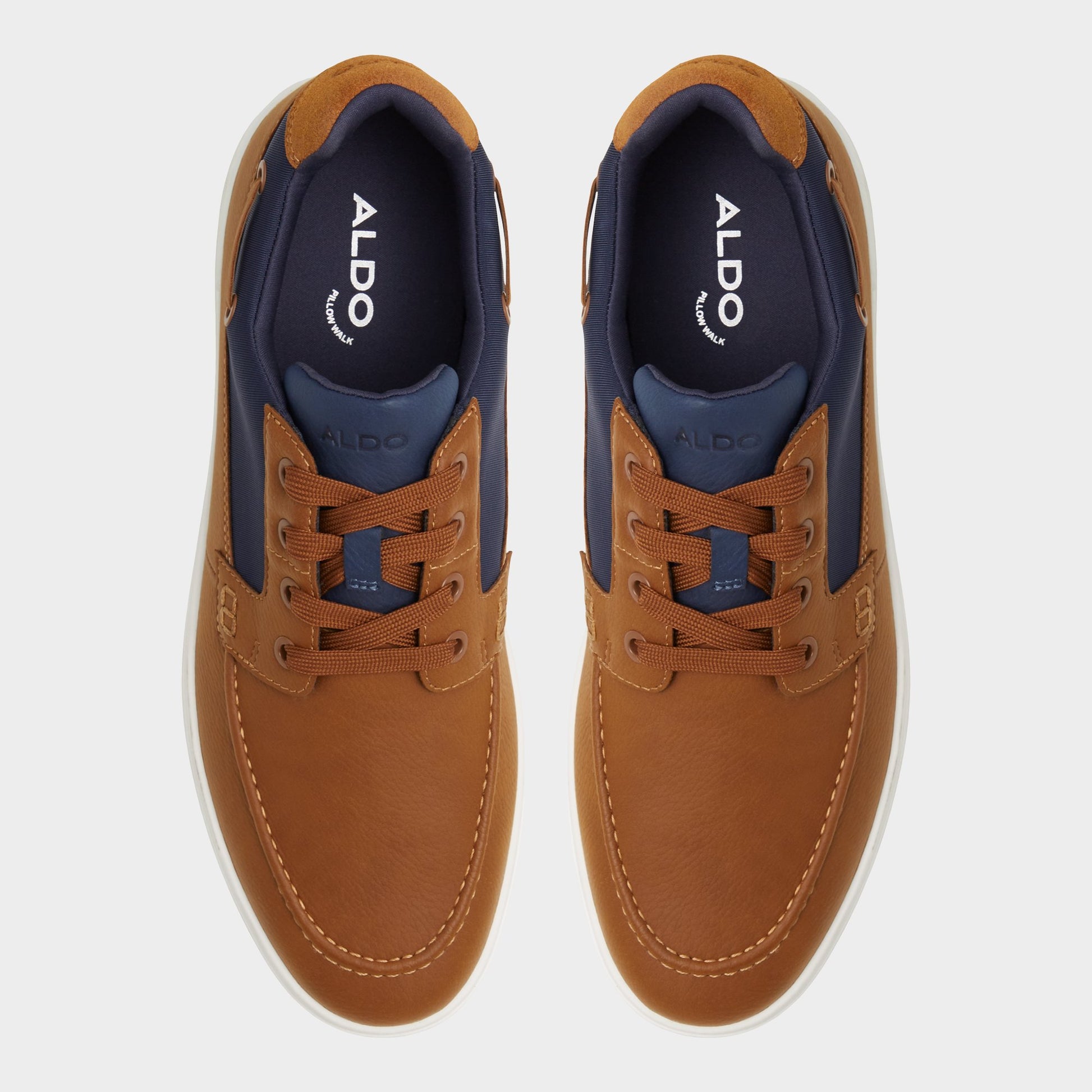 Top-down view of the Cognac Tazz Low top sneaker