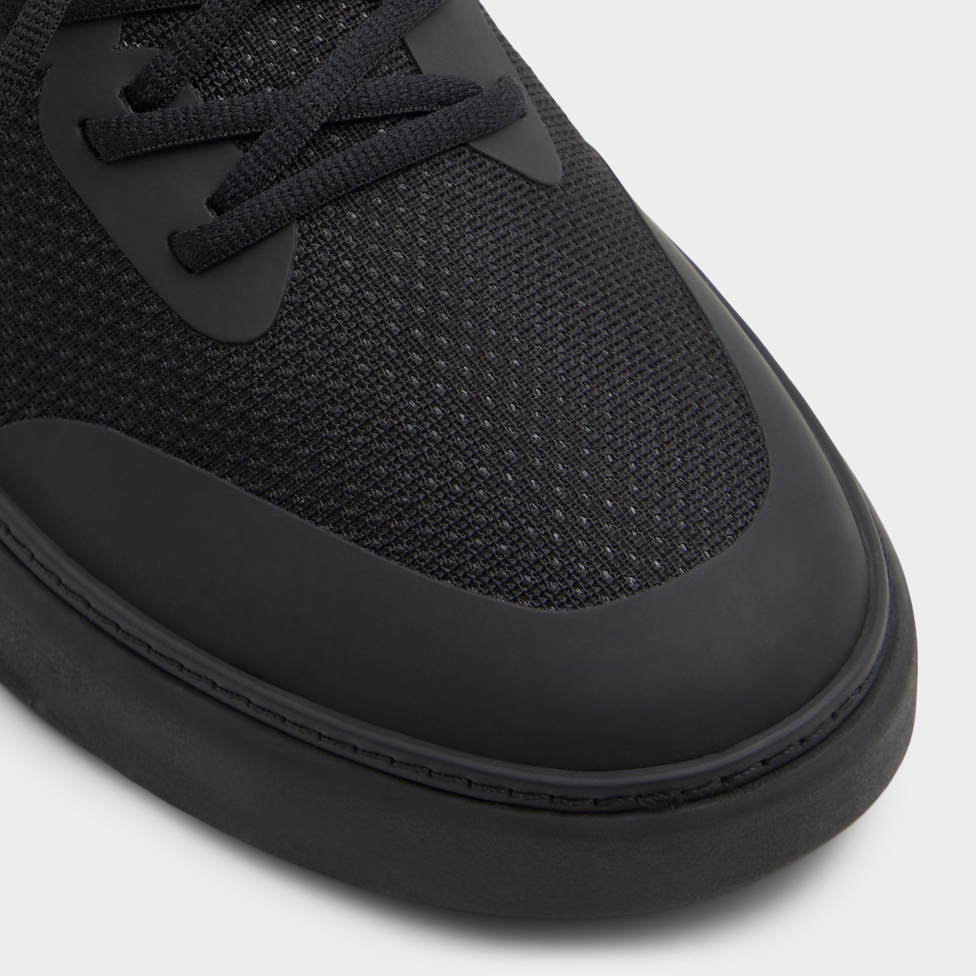 Close-up of the Black/Black Lewiston Low top sneaker