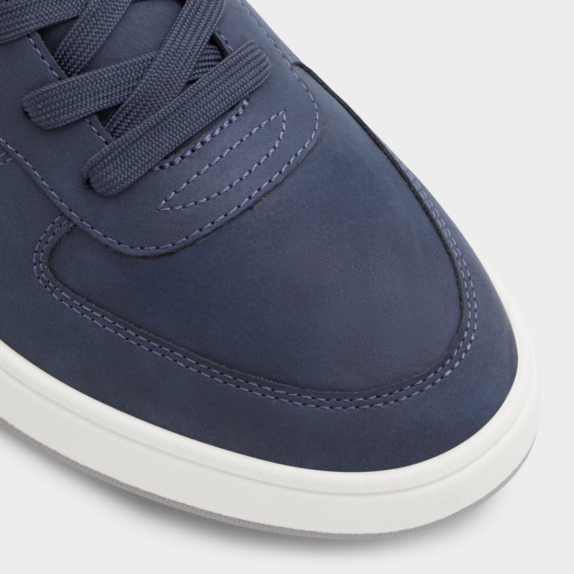 Close-up of the Navy Morrisey Low top sneaker