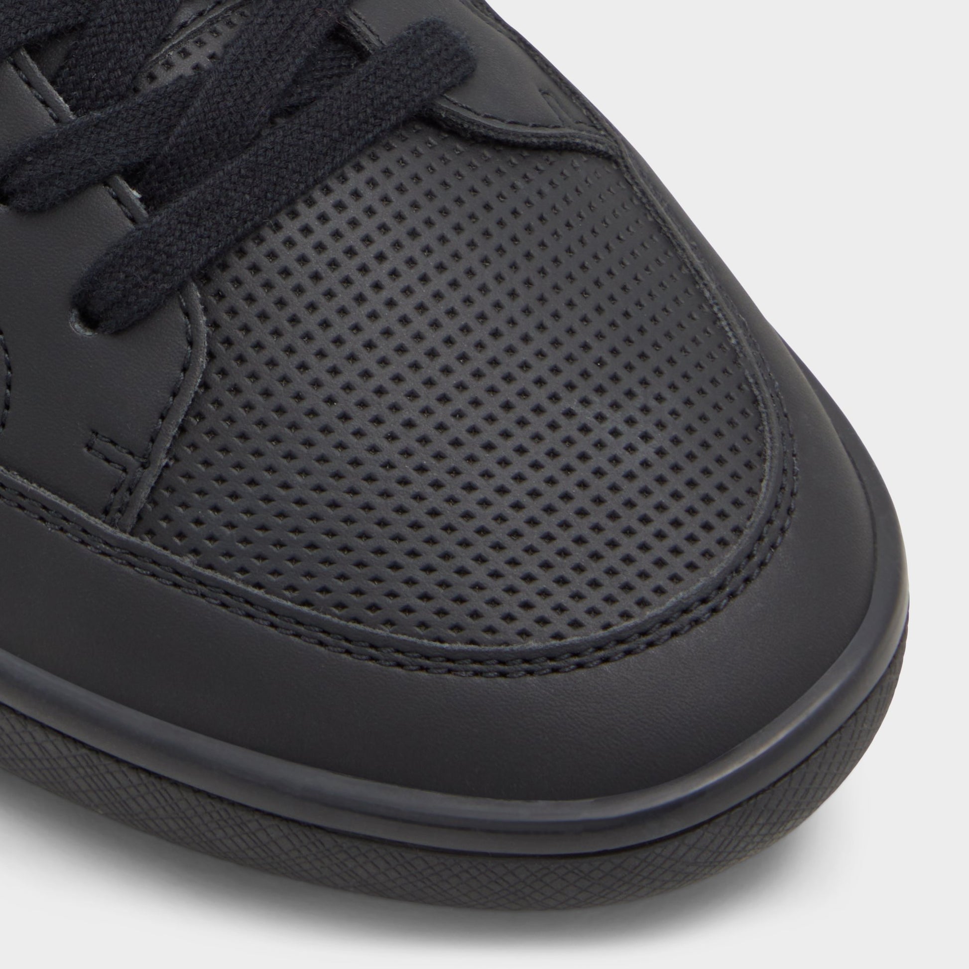 Close-up of the Black/Black Brewer Low top sneaker