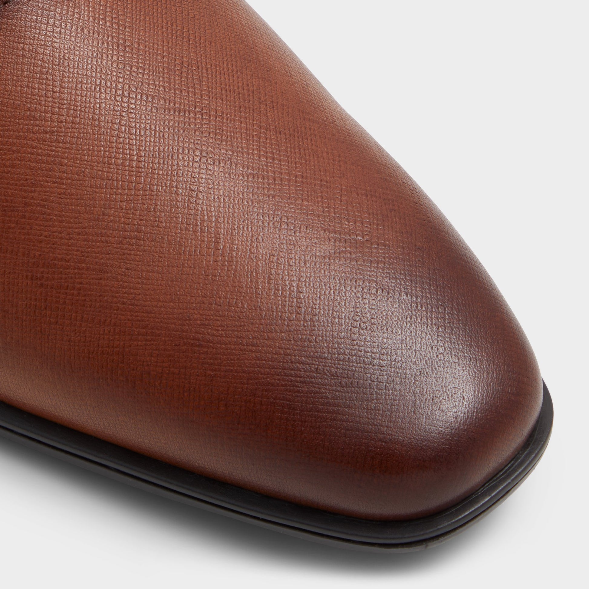 Close-up of the Cognac Biaggoo Oxford shoe