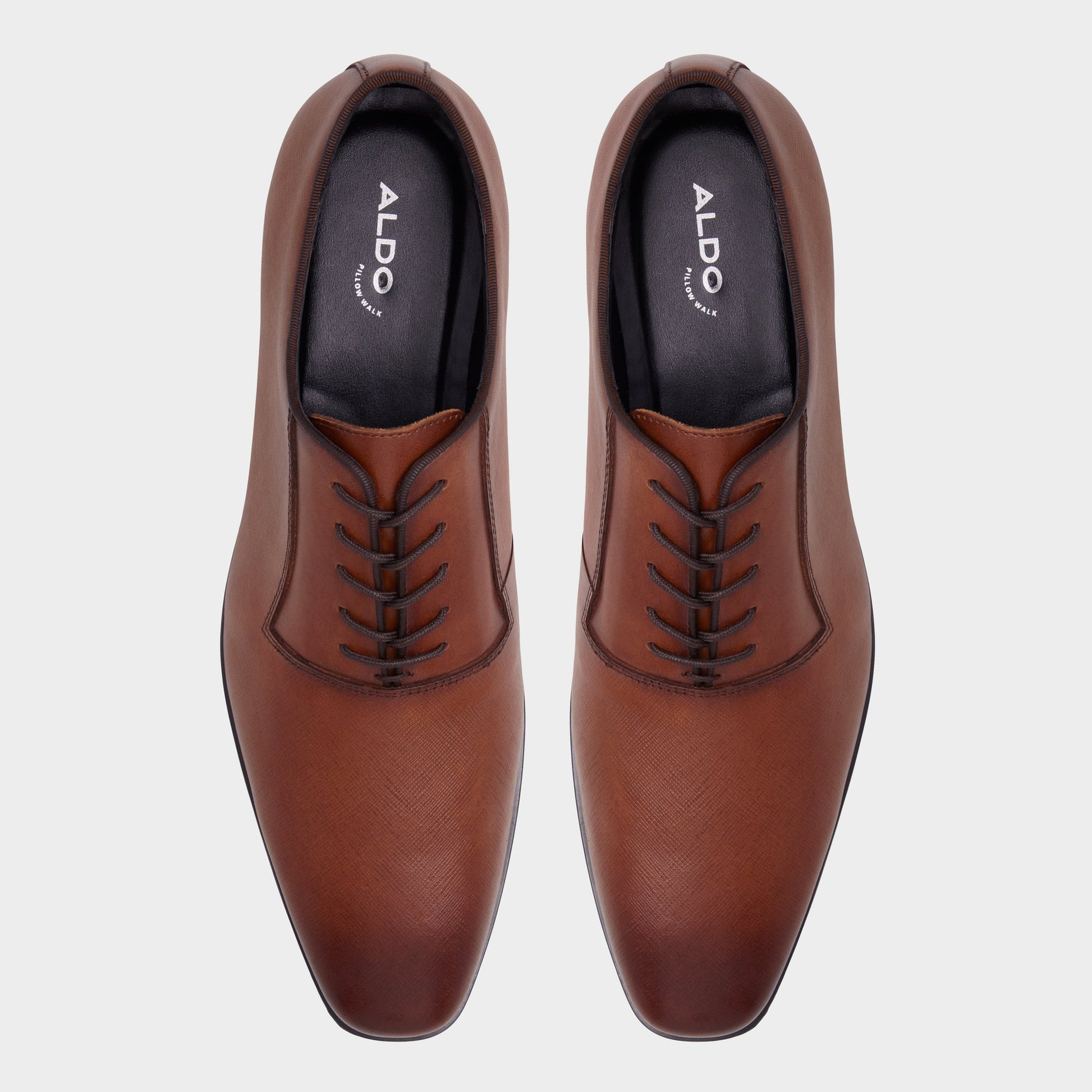 Top-down view of the Cognac Biaggoo Oxford shoe