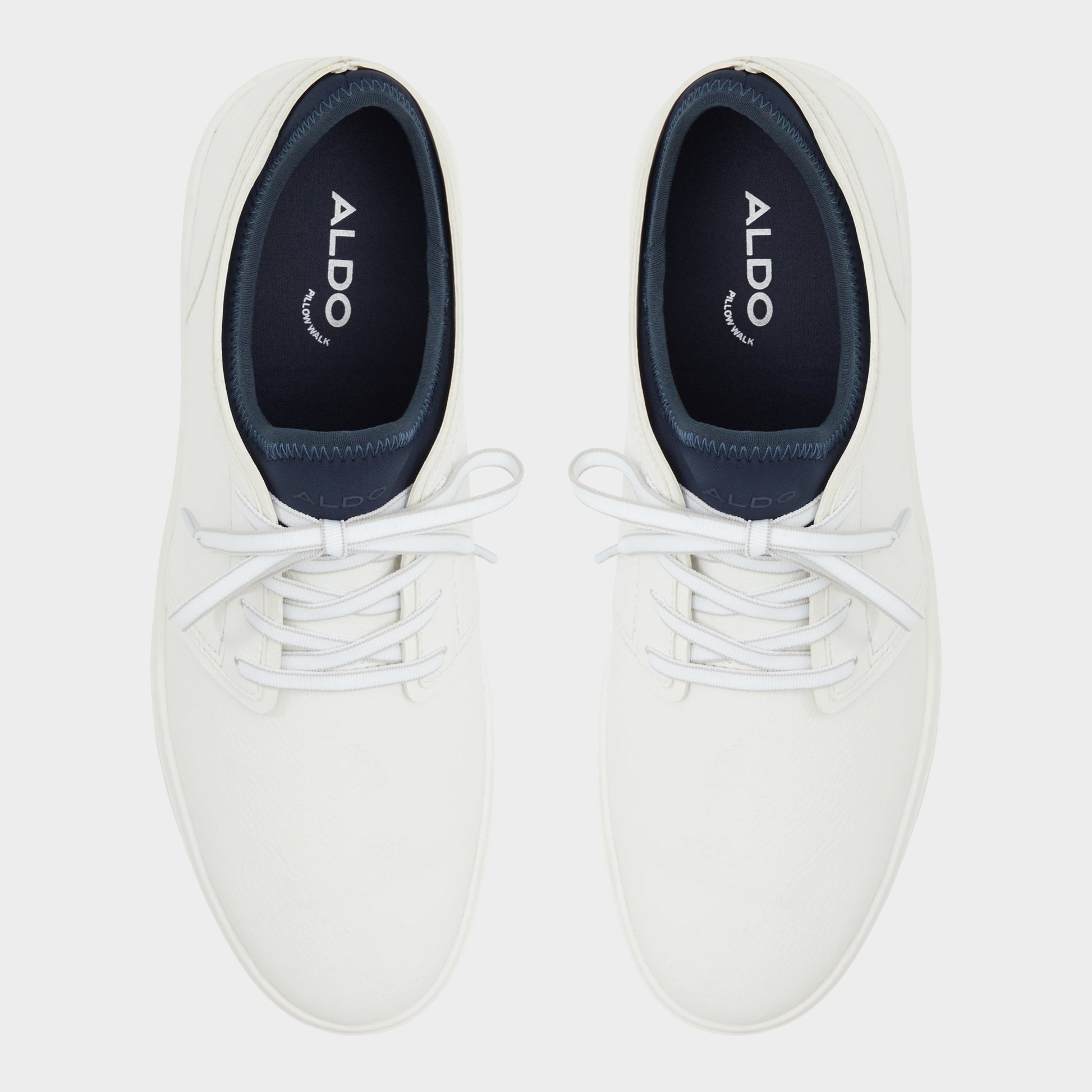Top-down view of the White Omono Low top sneaker