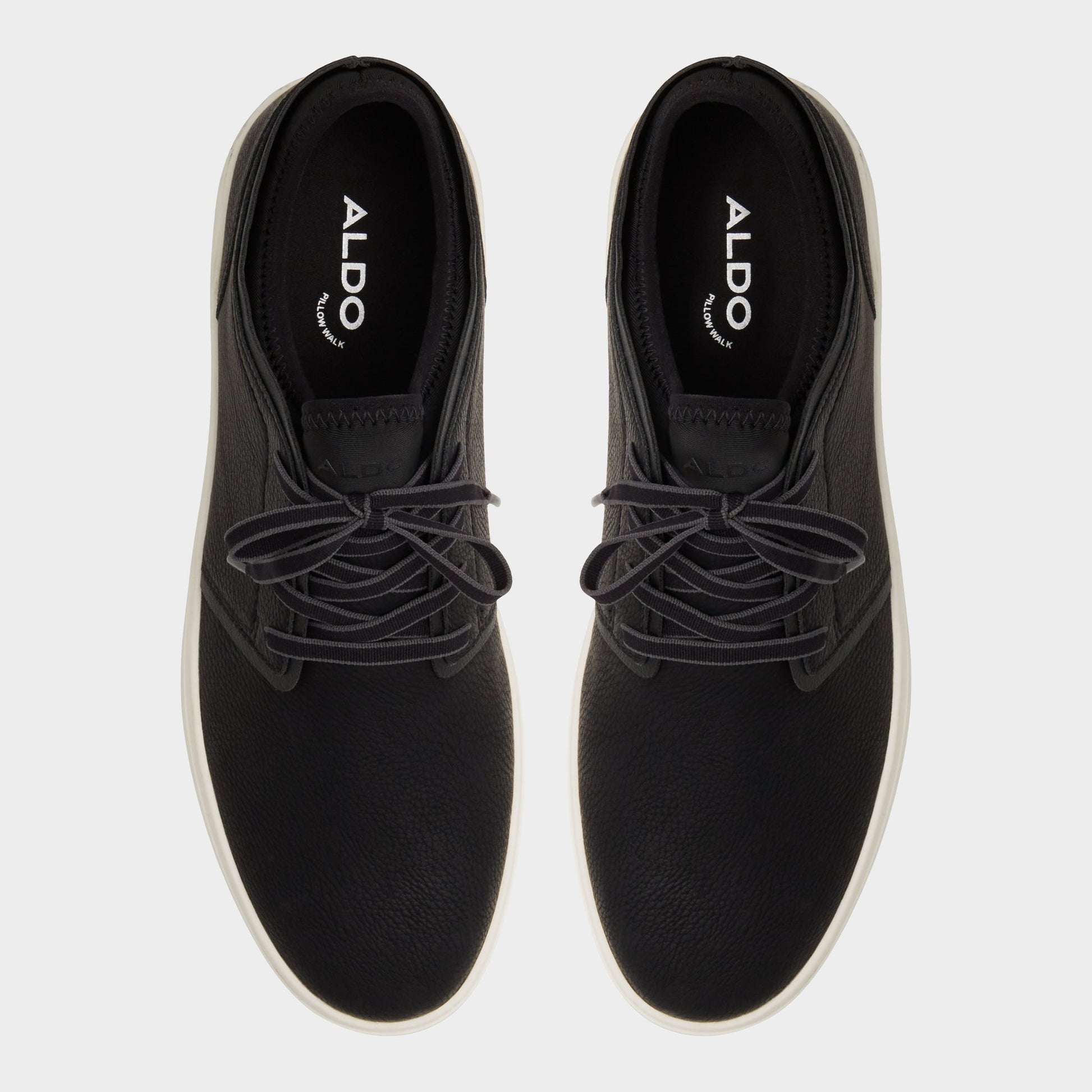 Top-down view of the Black Omono Low top sneaker