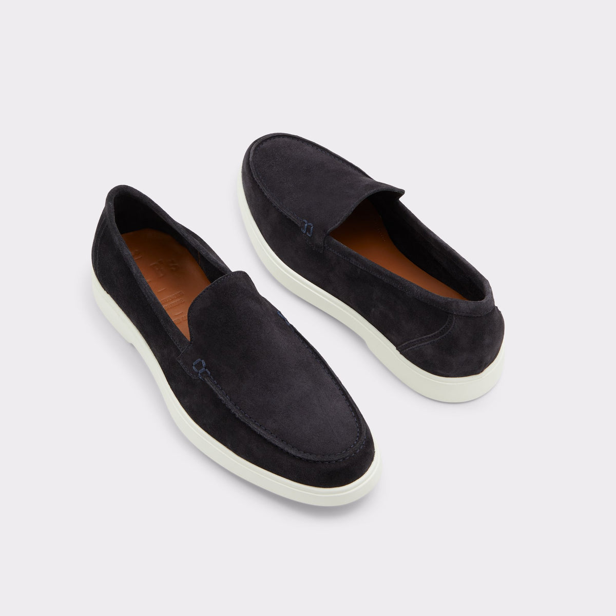 Vue en surbrillance d'une paire de Marine Anto Mocassin s