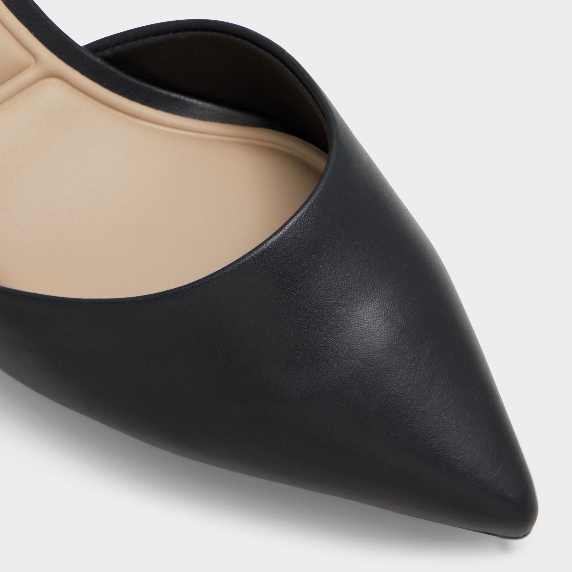 Close-up of the Black Uneral High heeled shoe