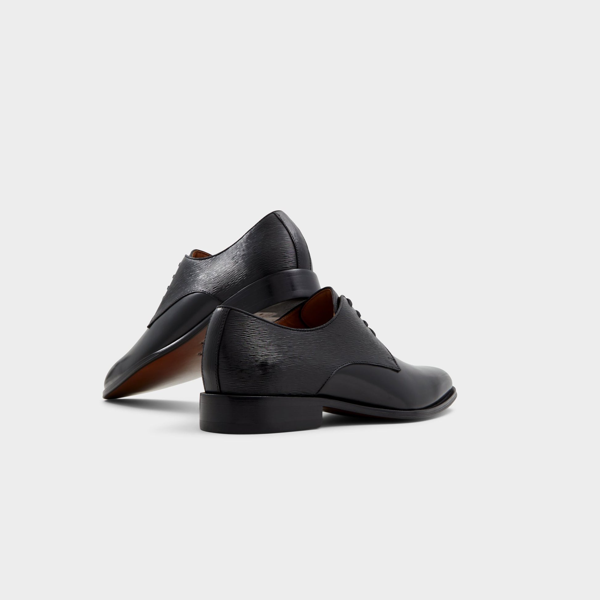 Highlighted view of a pair of Black Halbart Oxford shoes