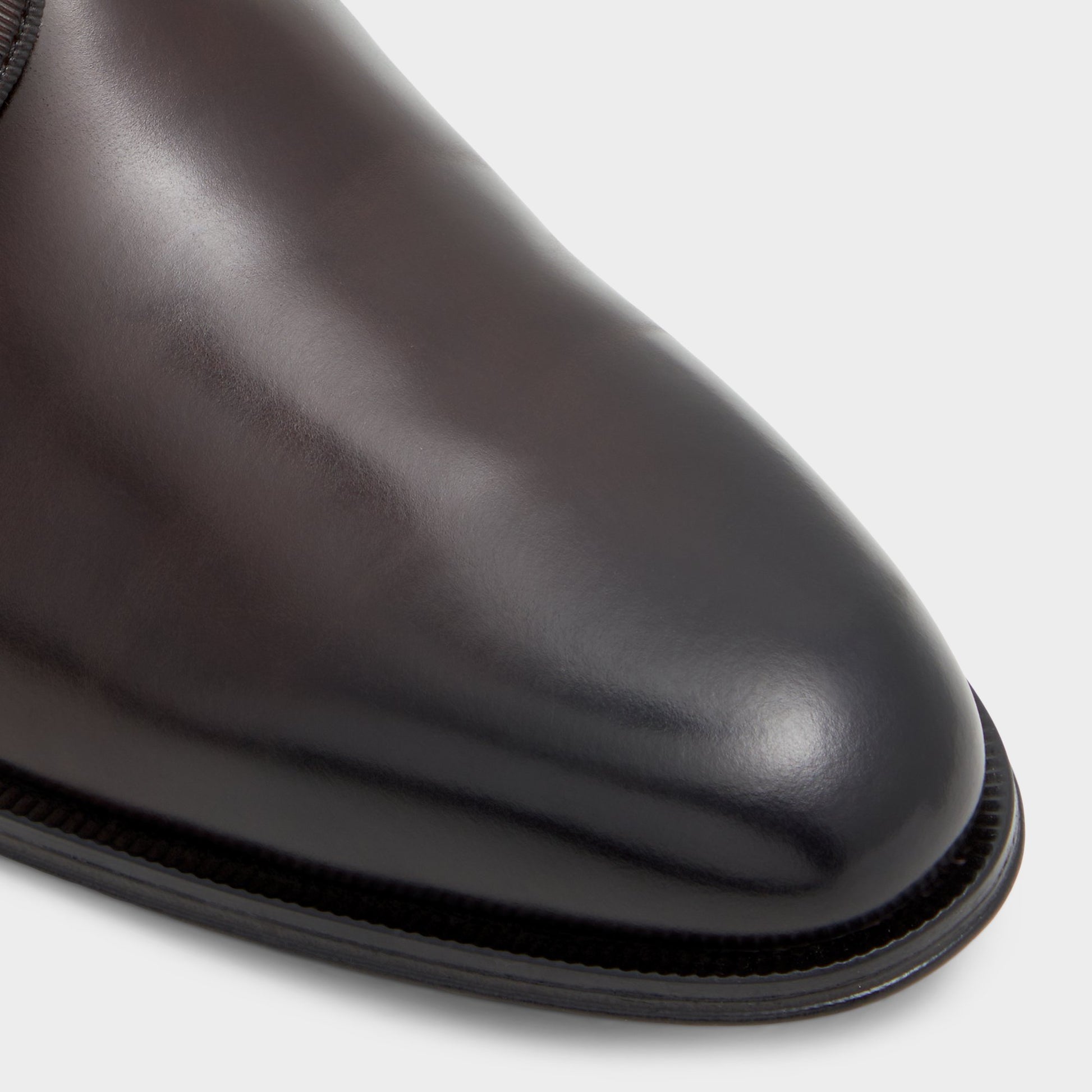 Close-up of the Dark brown Halbart Oxford shoe