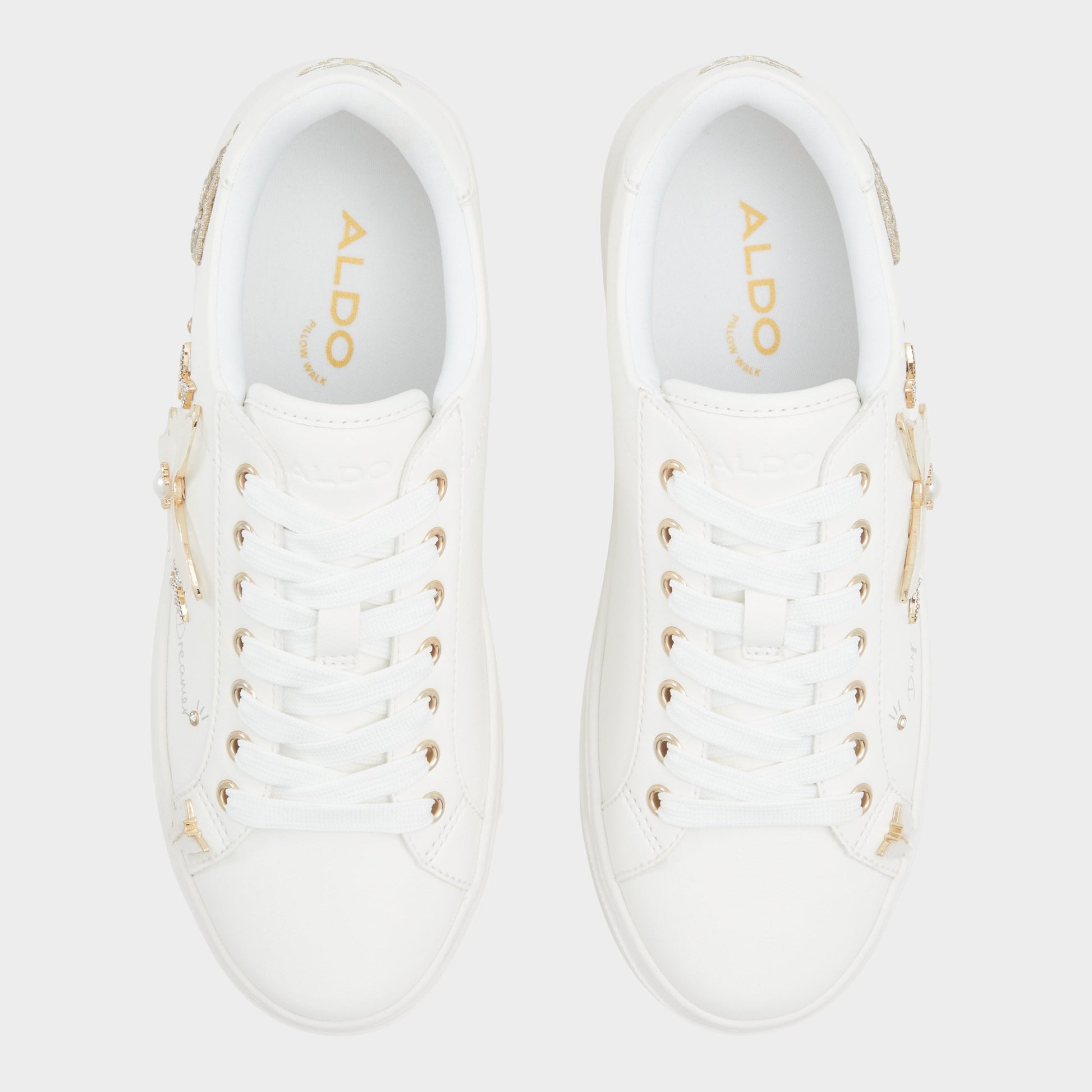 Top-down view of the White Pearlwing Low top sneaker