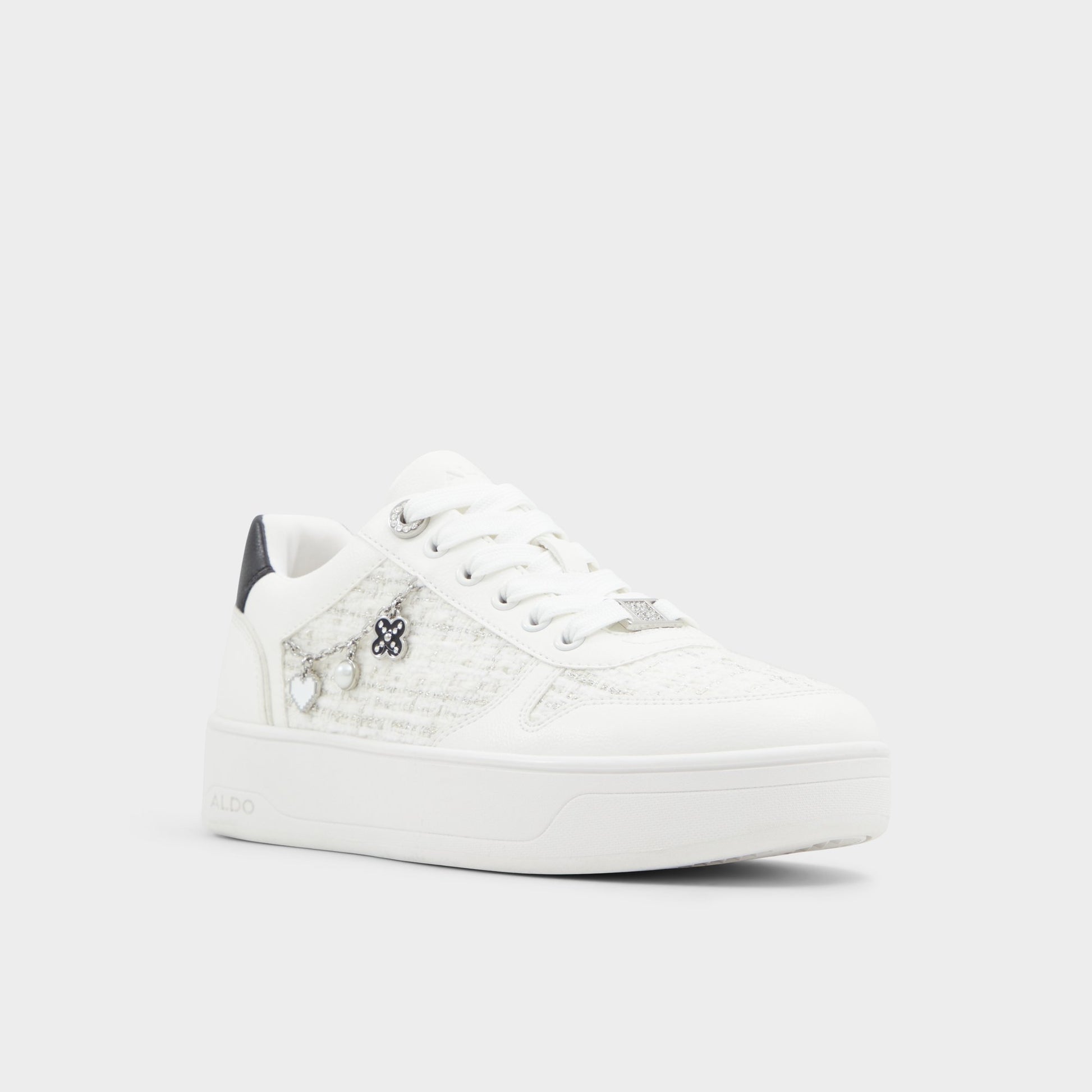 Three-quarter angle of White/black Marisette Low top sneaker's front side