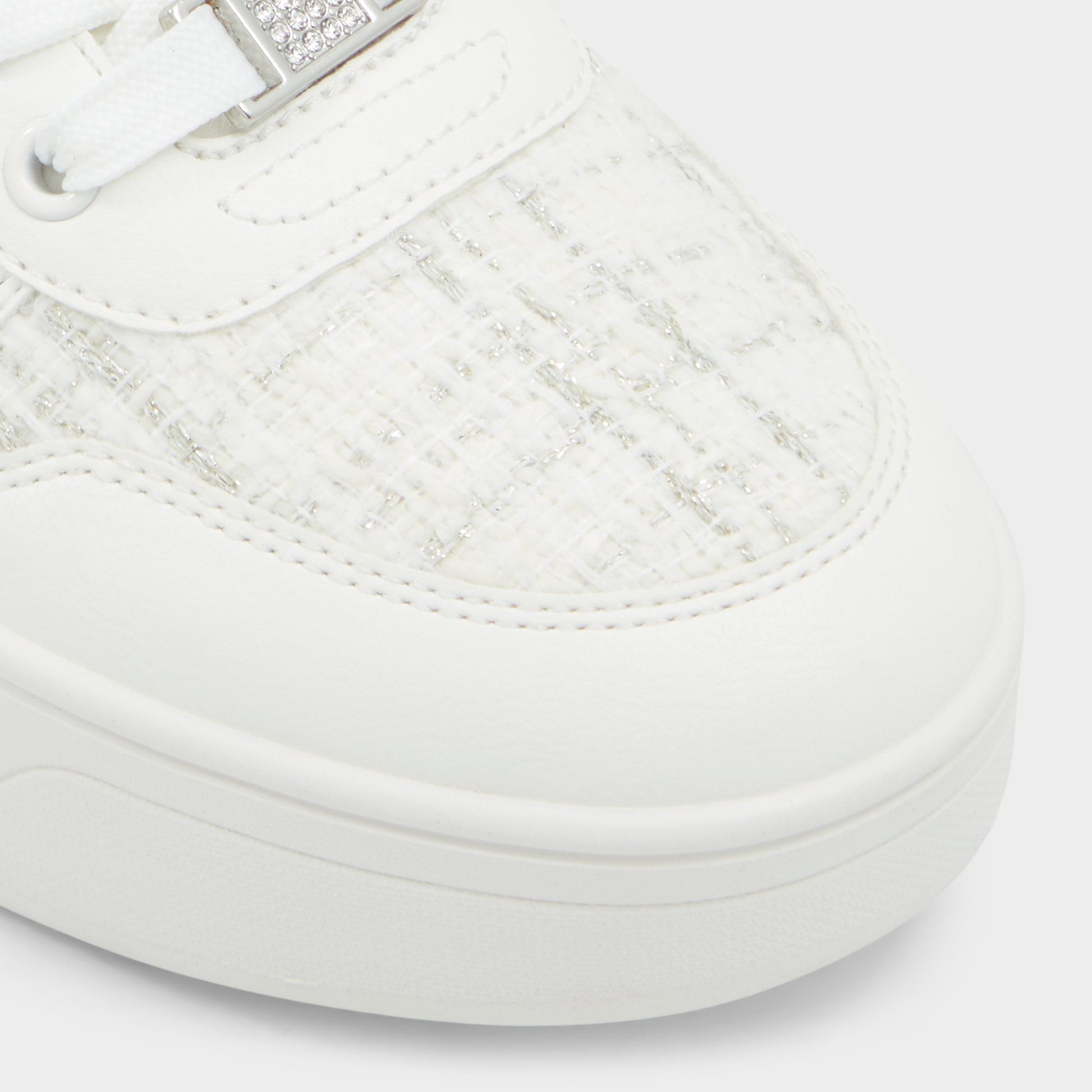 Close-up of the White/black Marisette Low top sneaker