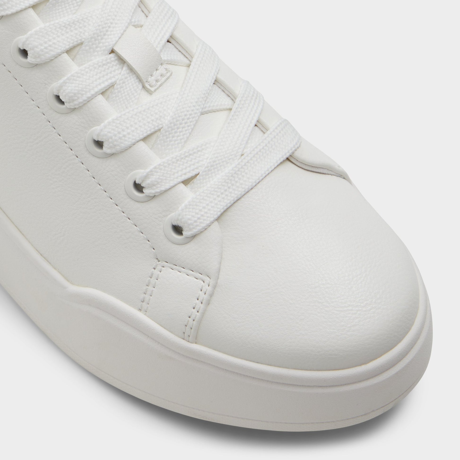 Close-up of the White Combo Halerenna Low top sneaker